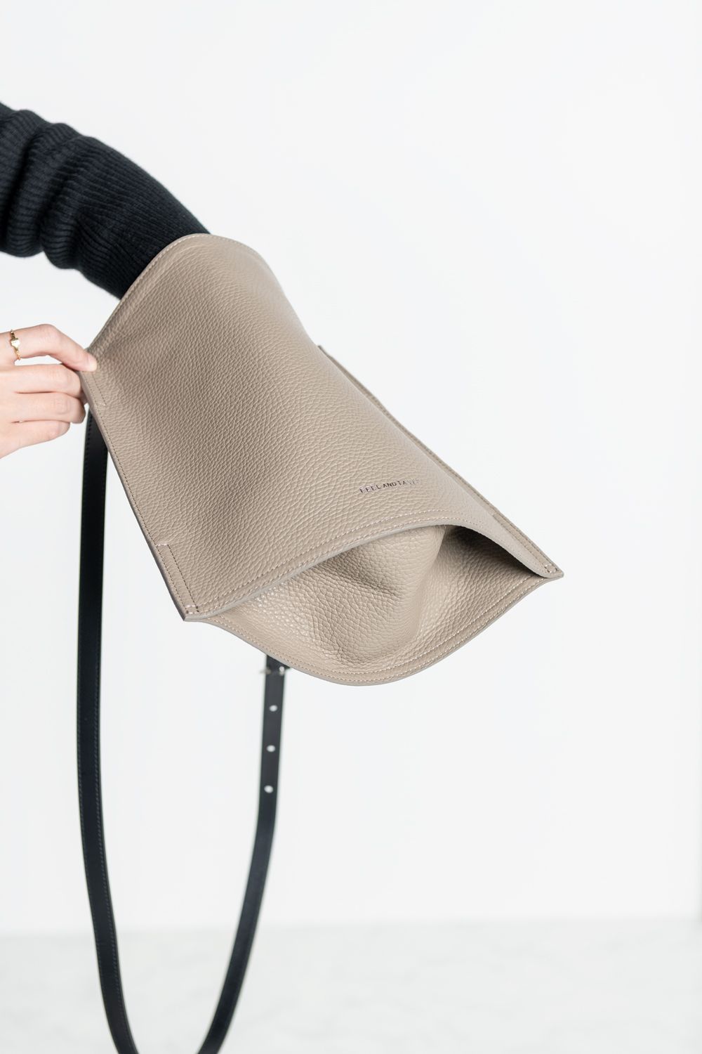 flat bag - mini shoulder [taupe] / フラットバッグミニショルダー [トープ]