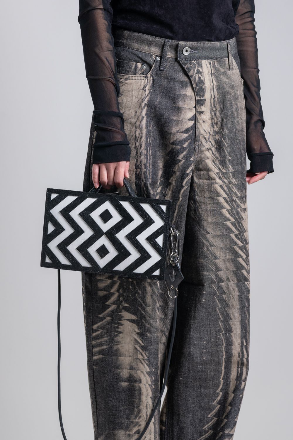 【お取り寄せ可能】レリーフトート [象嵌ブラック] / w25-06-bk