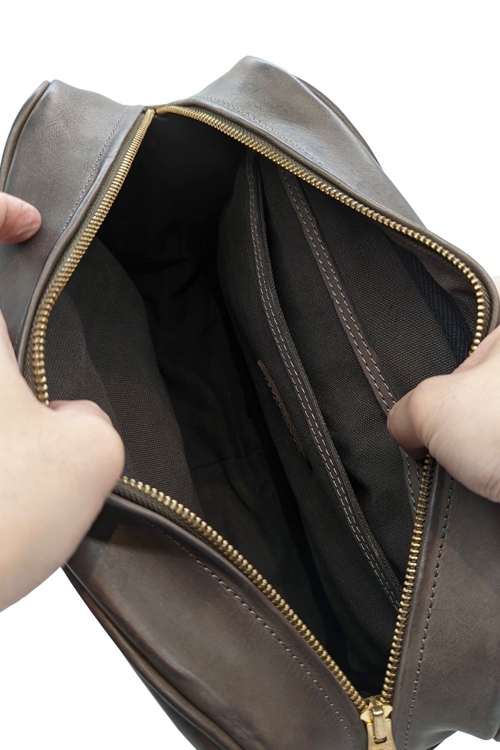 レザーワンダーショルダーバッグ [グレー] / LEATHER  WANDER SHOULDER BAG [GRAY]