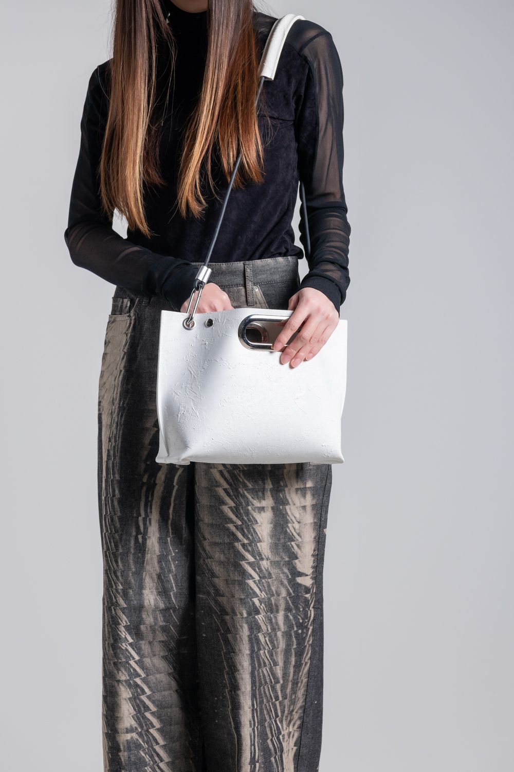 【お取り寄せ可能】壁クラッチ／ショルダー M [ホワイト] / w25-03-wh