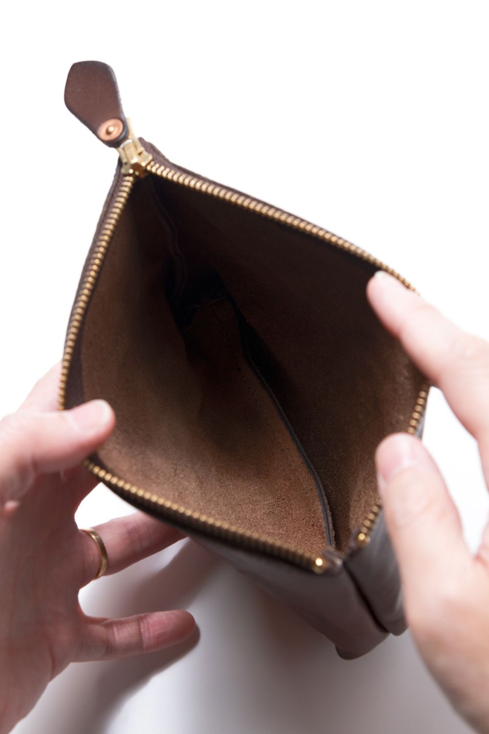 【26SS / 予約受付中】LEATHER TRAVEL PORCH [BROWN] | トラベルポーチ / ブラウン