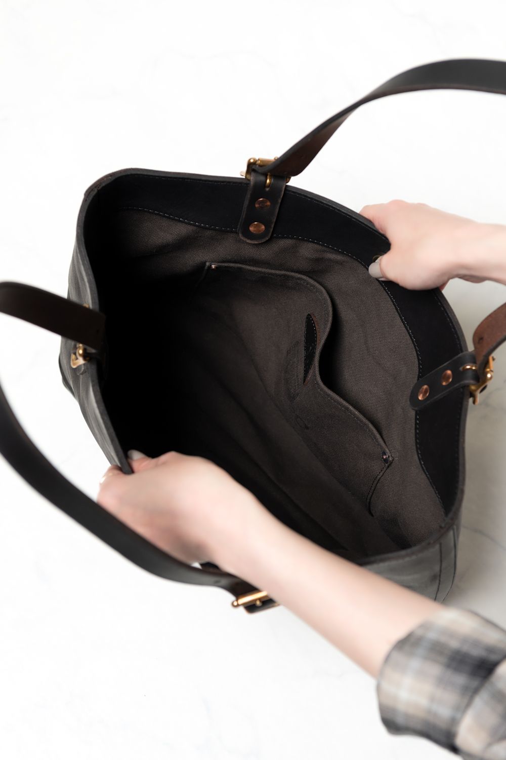 LEATHER TRAVEL TOTE BAG - MEDIUM [BLACK] | トラベル トートバッグ (ミディアム) / ブラック