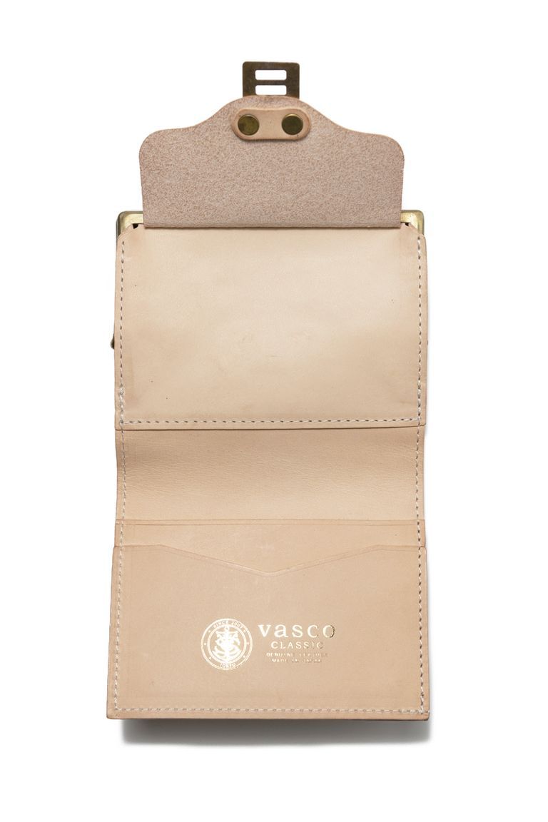 【26SS / 予約受付中】LEATHER VOYAGE PURSE WALLET [SAND] | パースウォレット (二つ折り・がま口) / ナチュラル