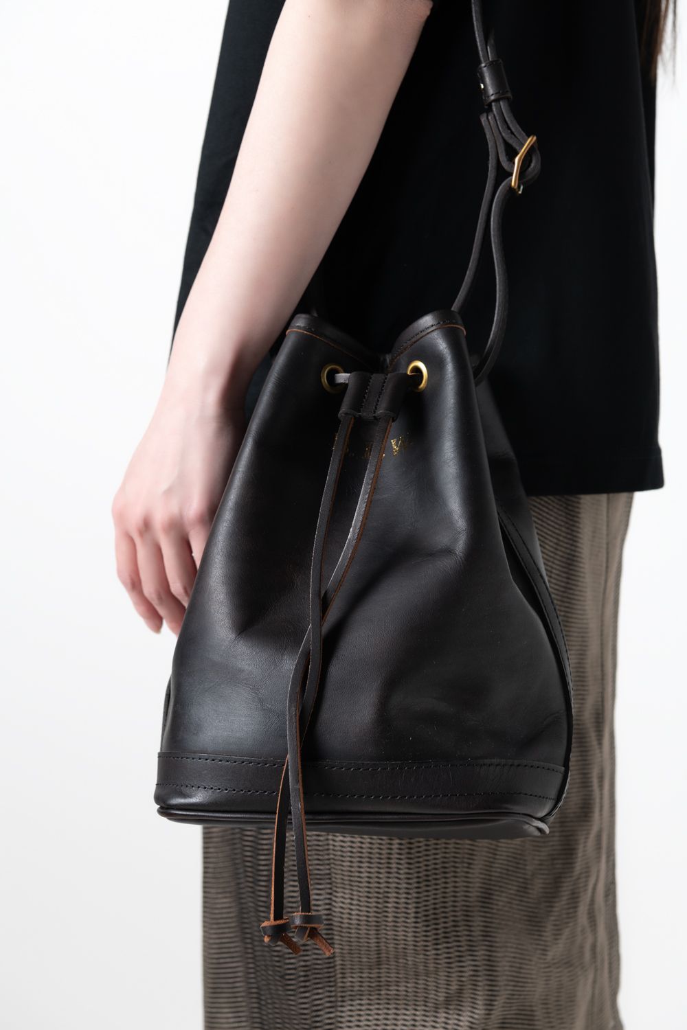 【ラスト1点 / 26SS】LEATHER WANDER PURSE BAG -SMALL [BLACK] / レザーミニショルダーバッグ [ブラウン]