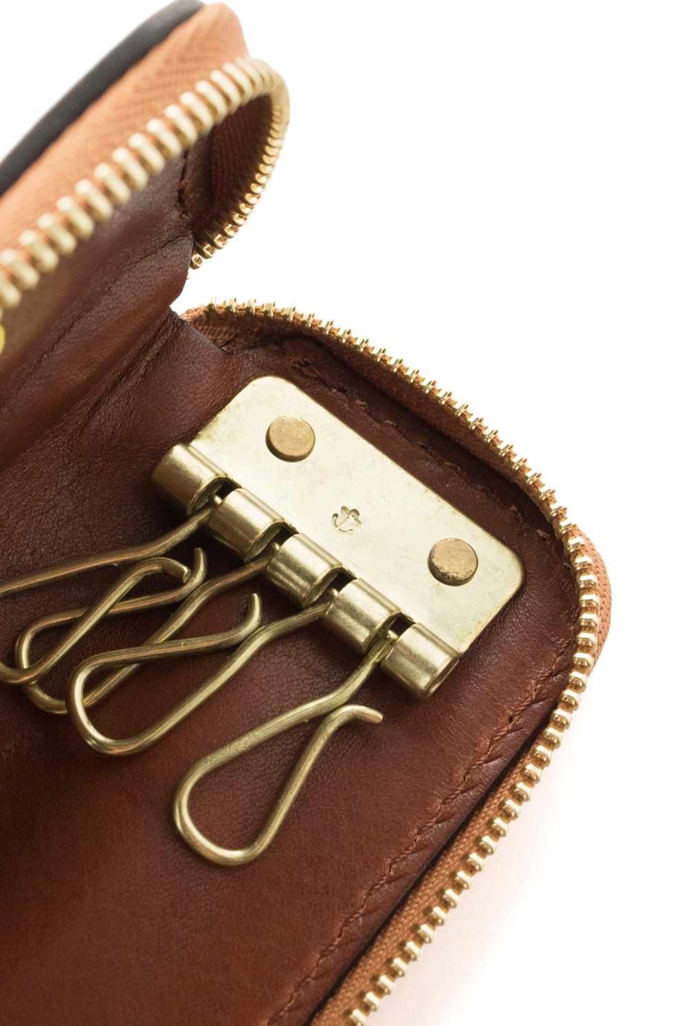 レザーボヤージュ ラウンドジップキーケース [タン] / LEATHER VOYAGE ROUND ZIP KEY CASE [TAN]