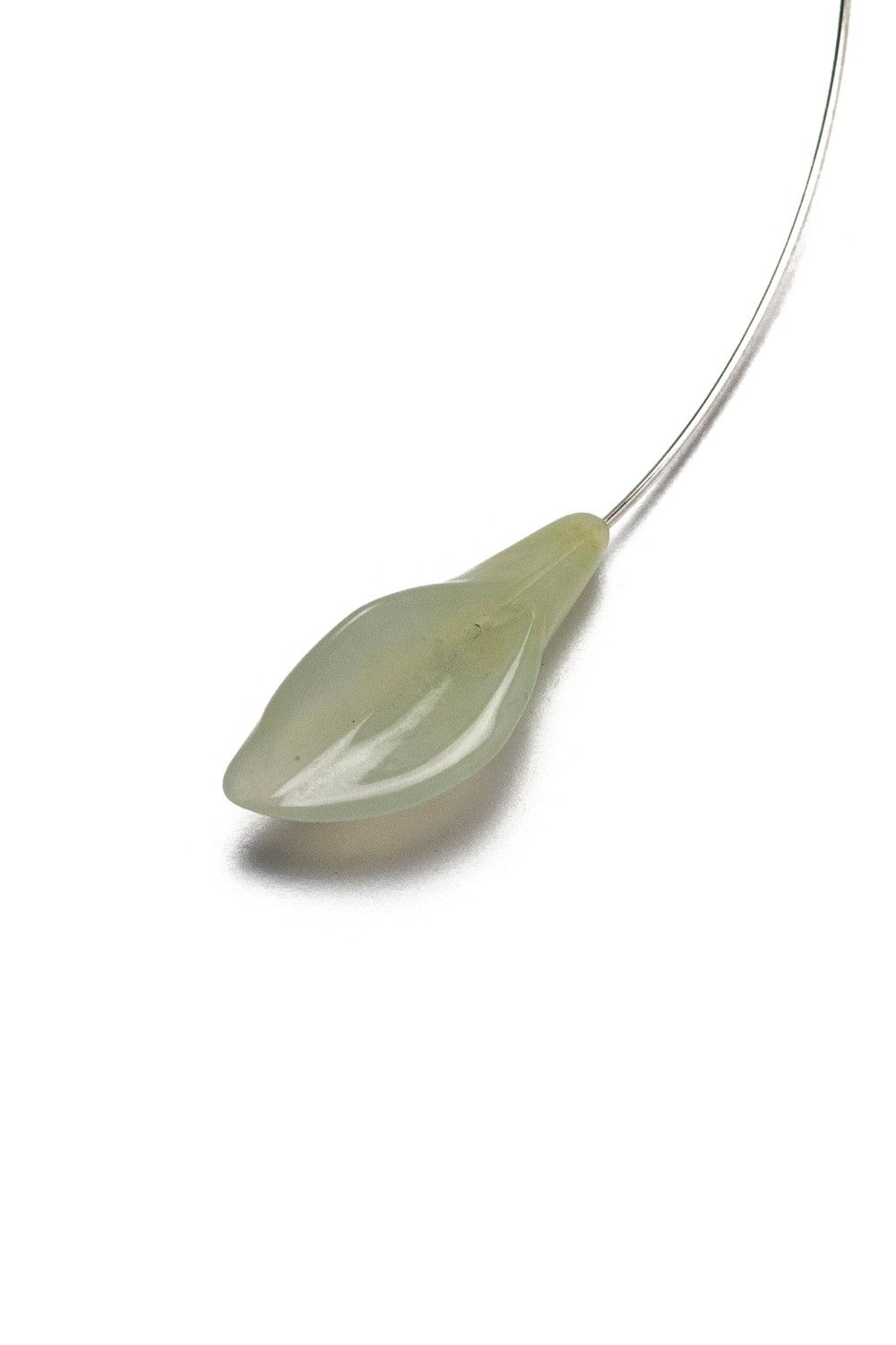 ラウンドアシメトリックネックワイヤーネックレス / Round Asymmetric Neck Wire with Jade and Magnasite