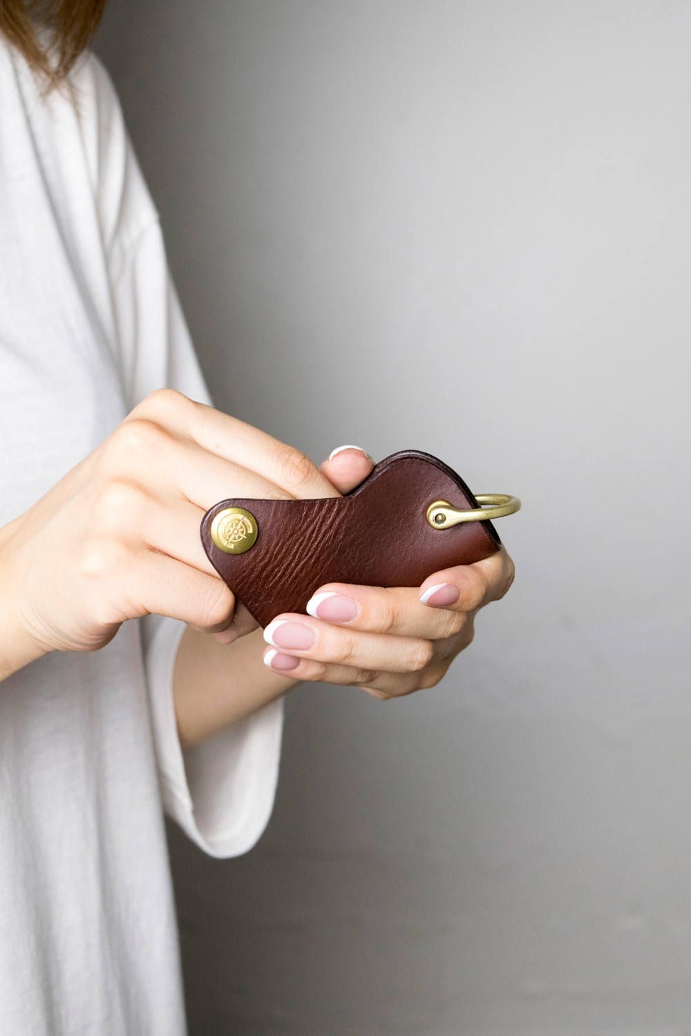 ボタンフックキーケース S [ブラウン] / Button Hook Key Case [BROWN]