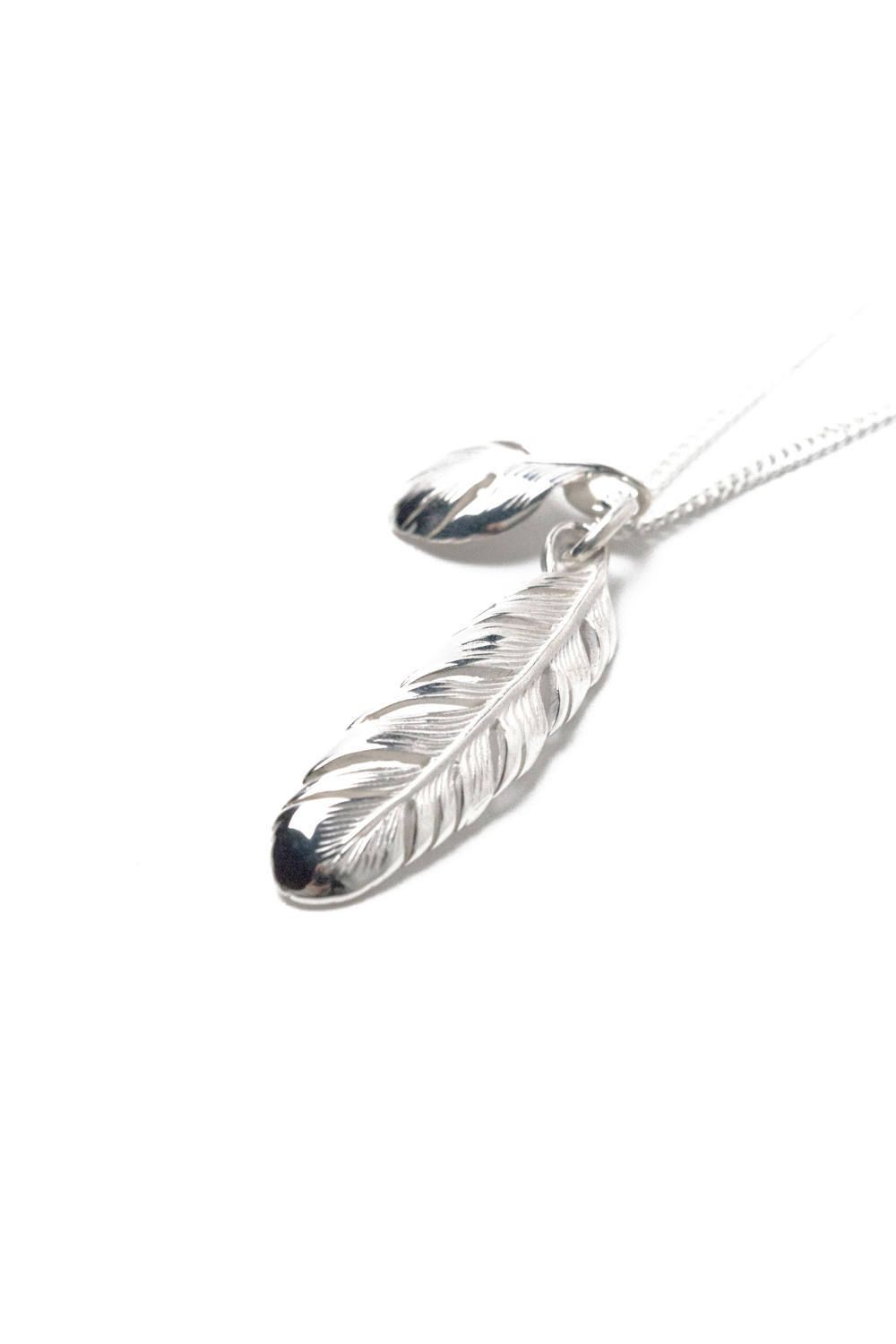 【お取り寄せ可能】New Leaf feather VERY SHINE Necklace [WHITE] / ニューリーフフェザーベリーシャインネックレス [ホワイト]