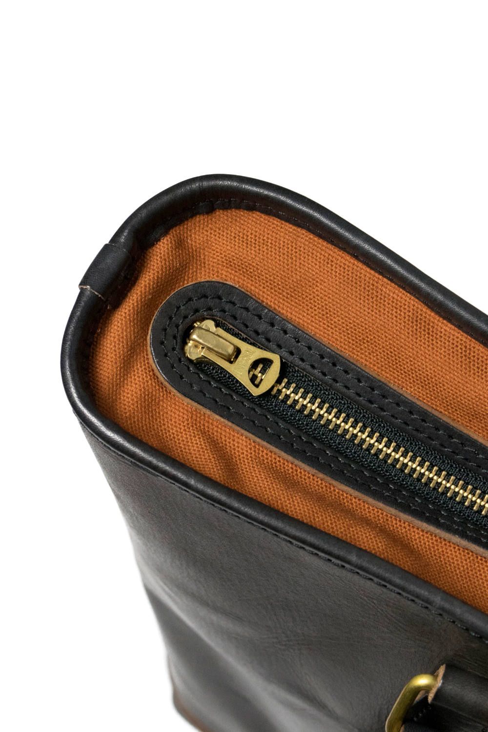 【25SS予約商品】レザーネルソントートバッグ [ブラック] / LEATHER NELSON TOTE BAG [BLACK]
