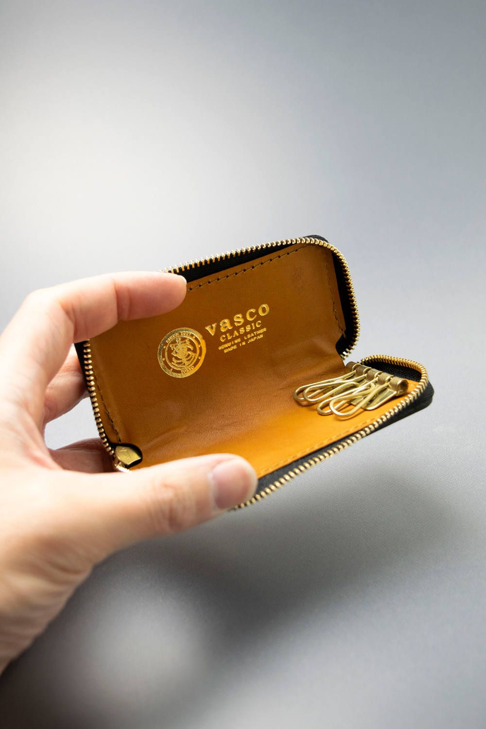 LEATHER VOYAGE ROUND ZIP KEY CASE [NERO] | キーケース (ラウンドジップ) / ブラック