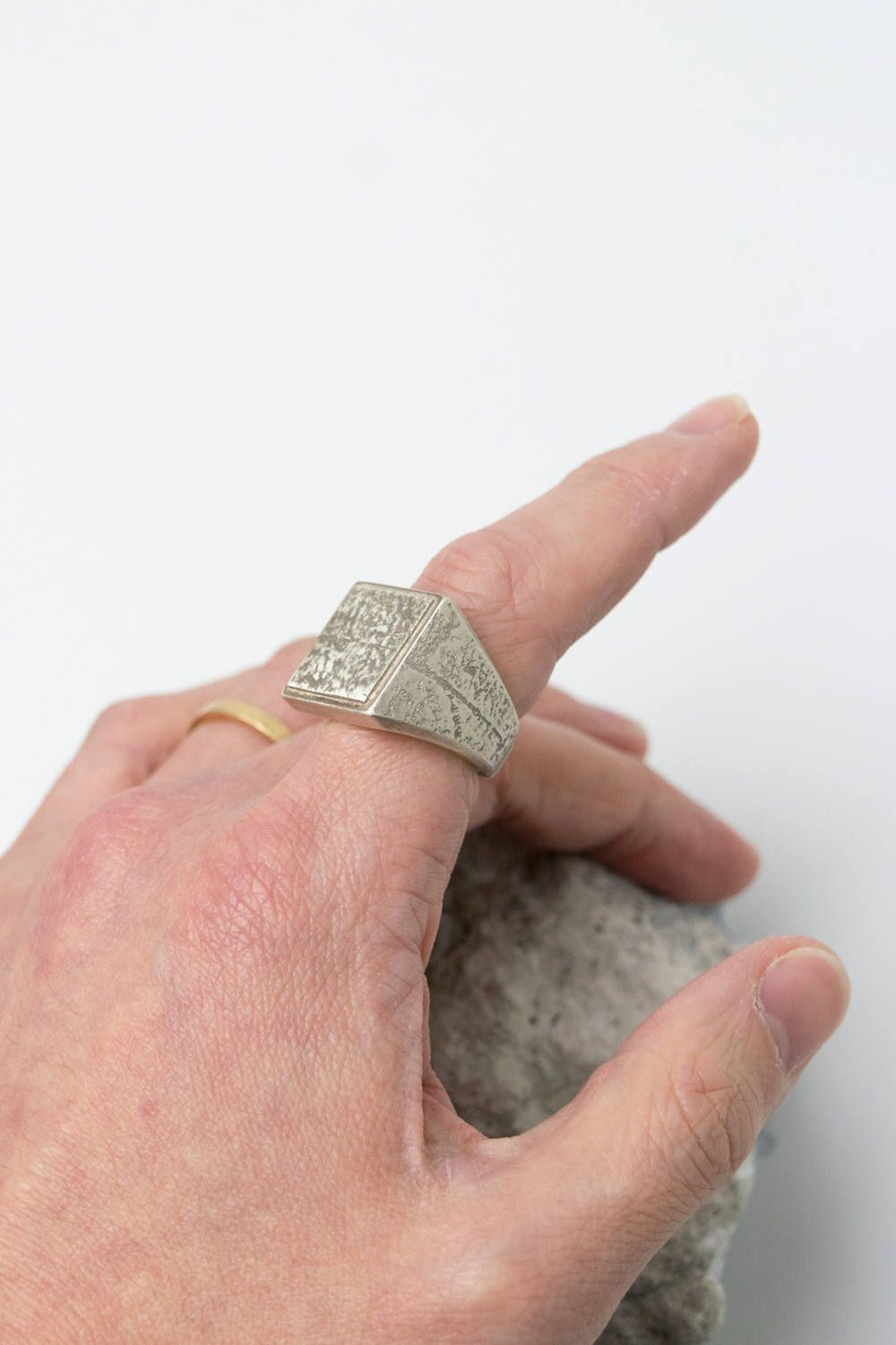 wall crack ring・stamp [plane] / 印台 [ホワイト]