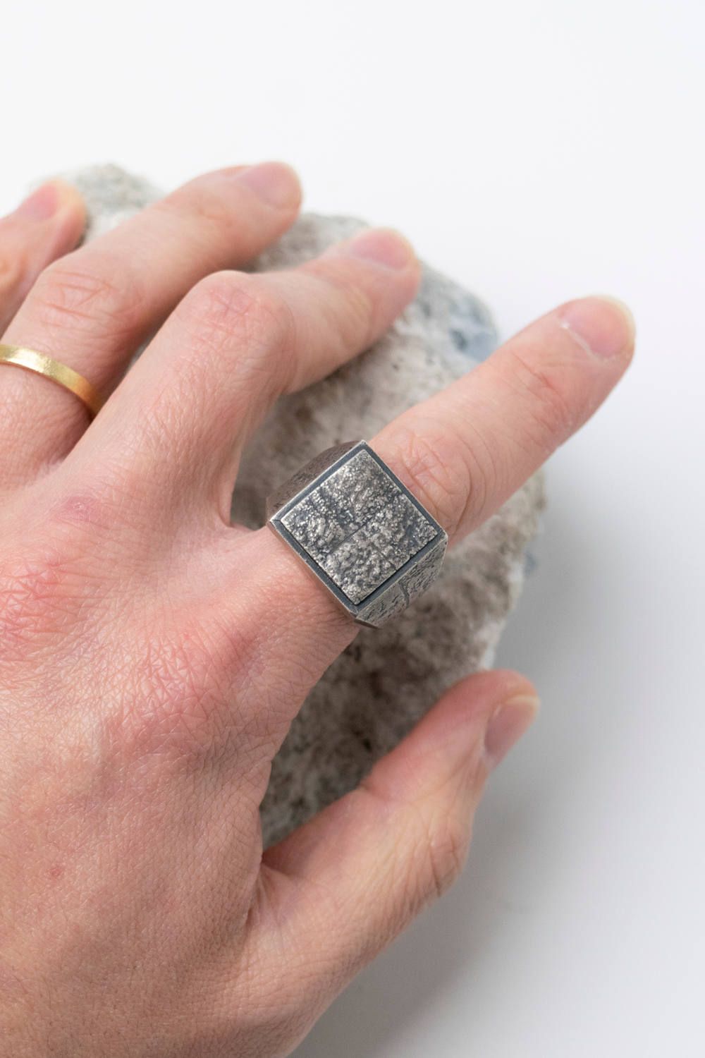 wall crack ring・stamp [black] / 印台 [ブラック]