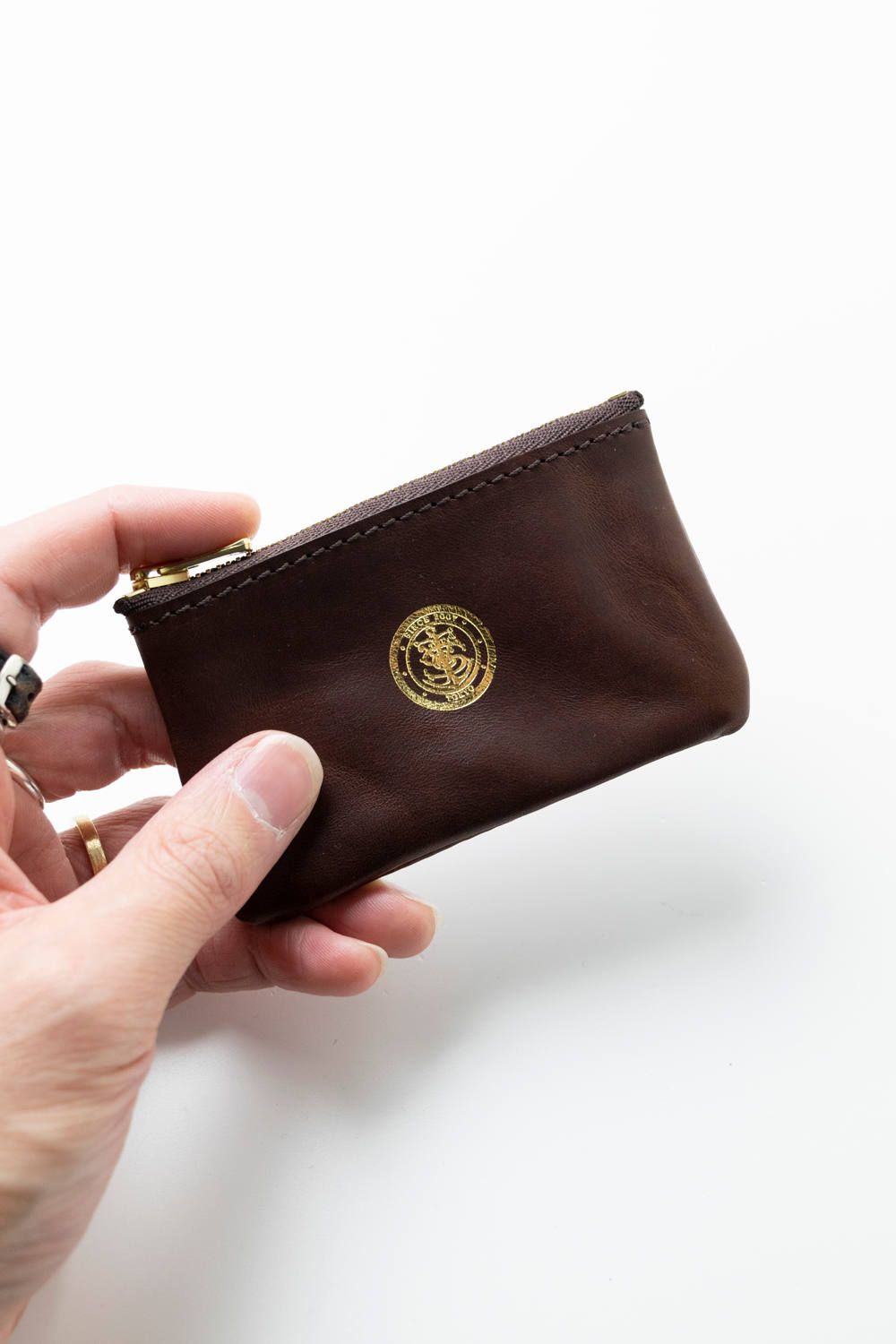 レザーネイバルジップケース [ブラウン] / LEATHER NAVAL ZIP CASE [CORTESIA]