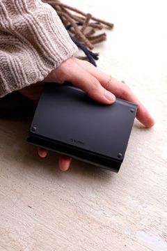 ARTICULAR WALLET - C [BLACK MATTE] / アーティキュラーウォレットコンパクト [ブラックマット] | 三つ折り財布