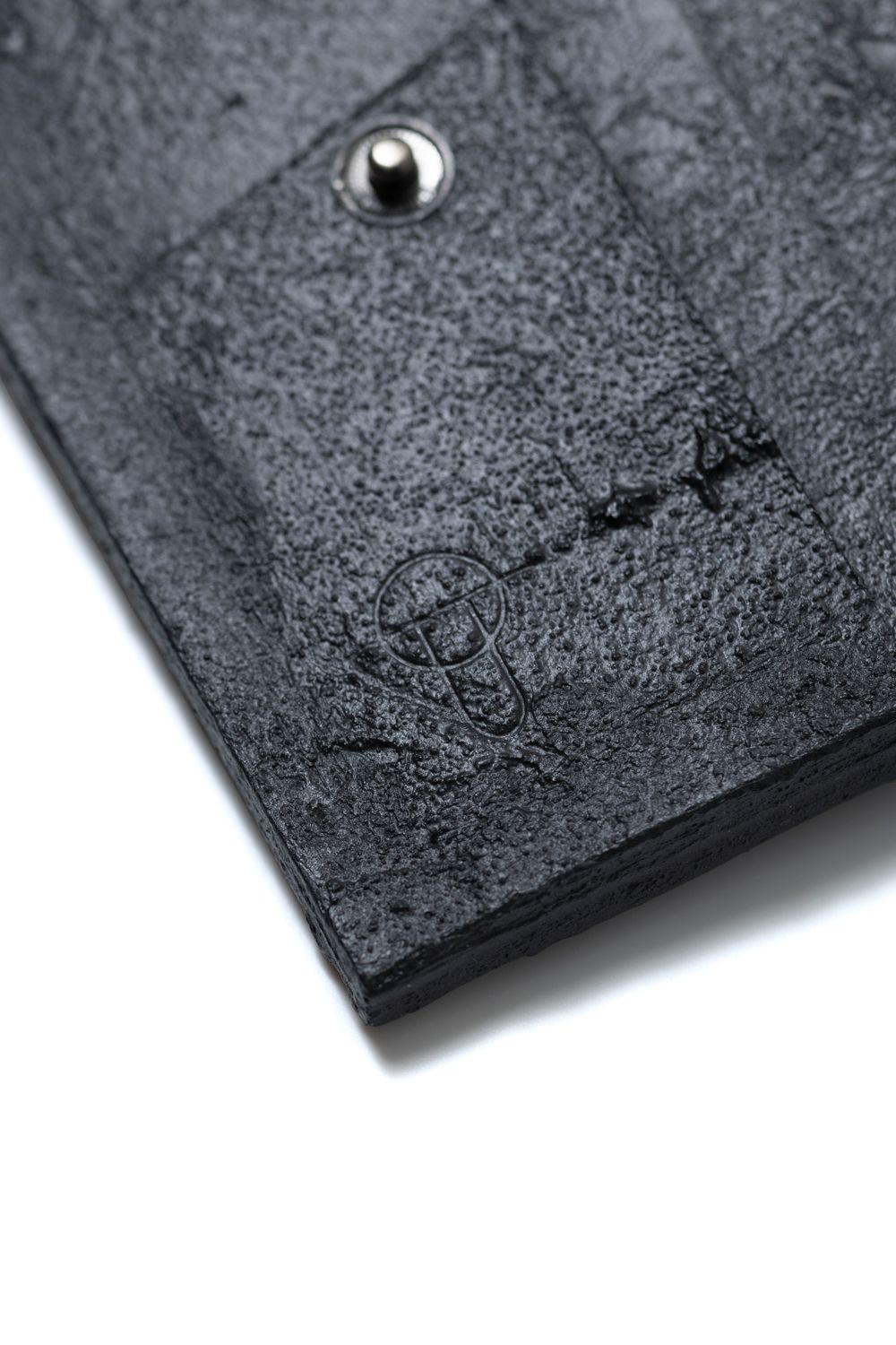 KAGARI YUSUKE - 【お取り寄せ可能】二つ折り財布 [黒い壁] / mw20-bk
