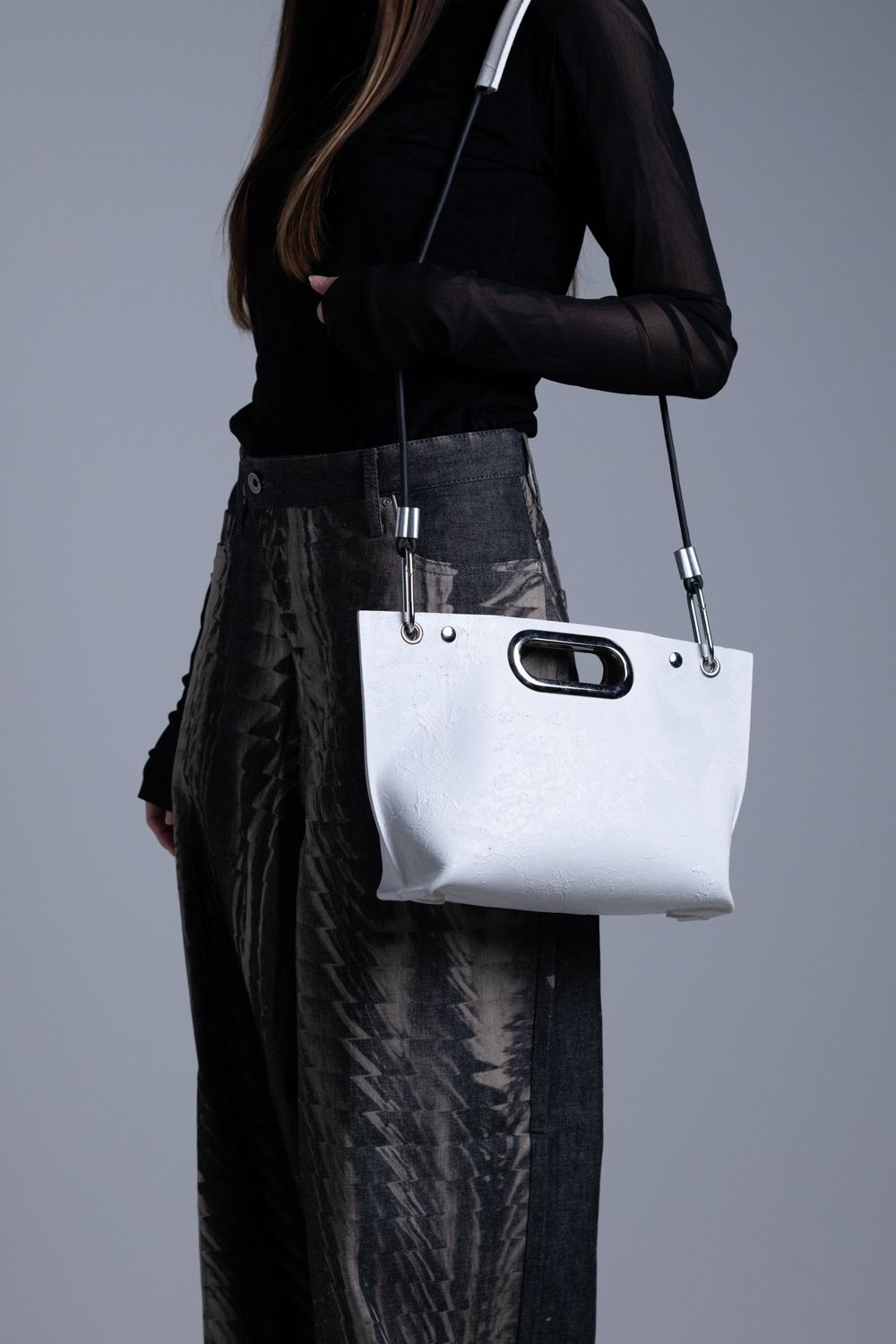 【お取り寄せ可能】壁クラッチ／ショルダー M [ホワイト] / w25-03-wh