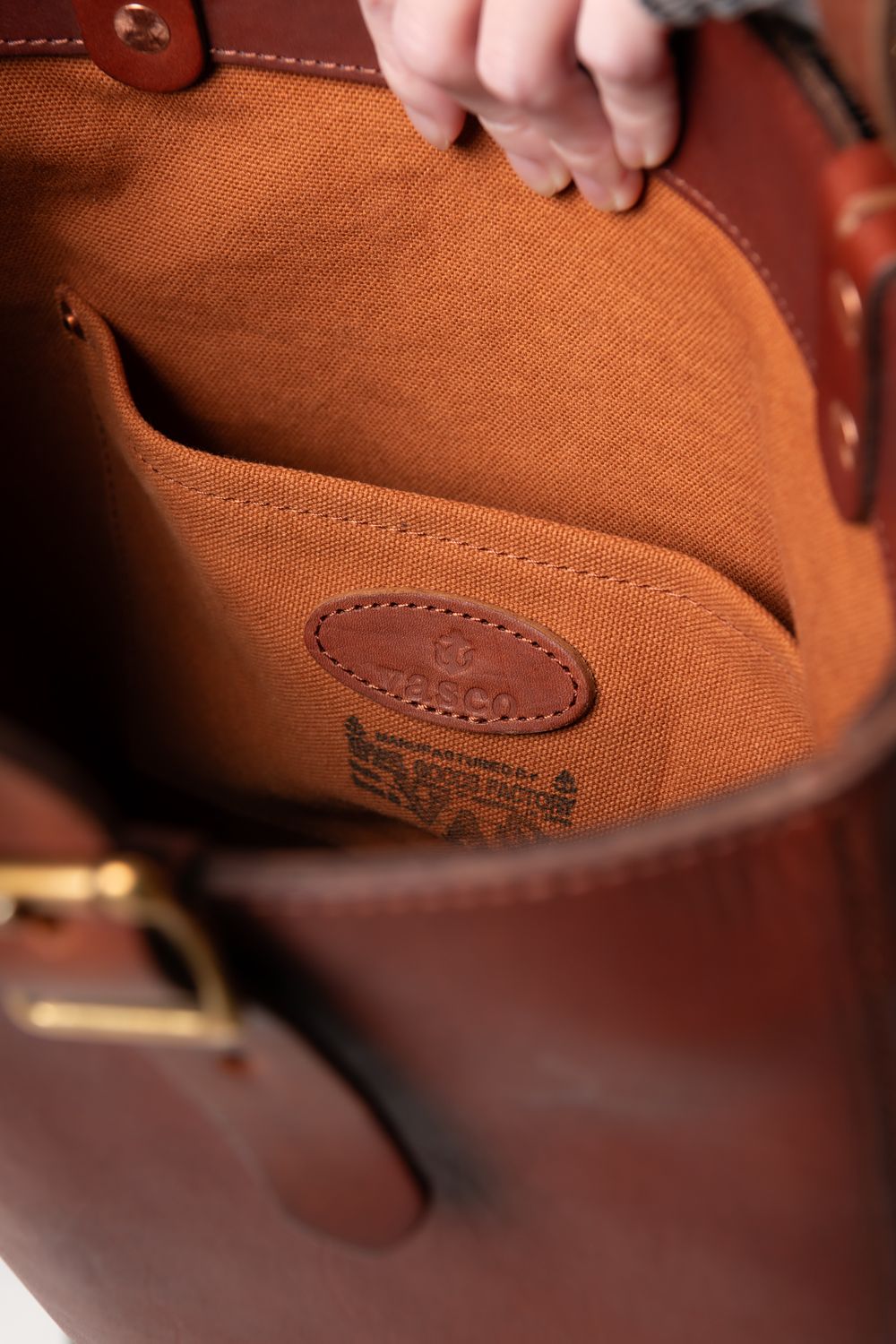 【ラスト1点 / 25SS】LEATHER TRAVEL TOTE BAG - HEIGHT [CAMEL] | トラベル トートバッグ (ハイト) / キャメル