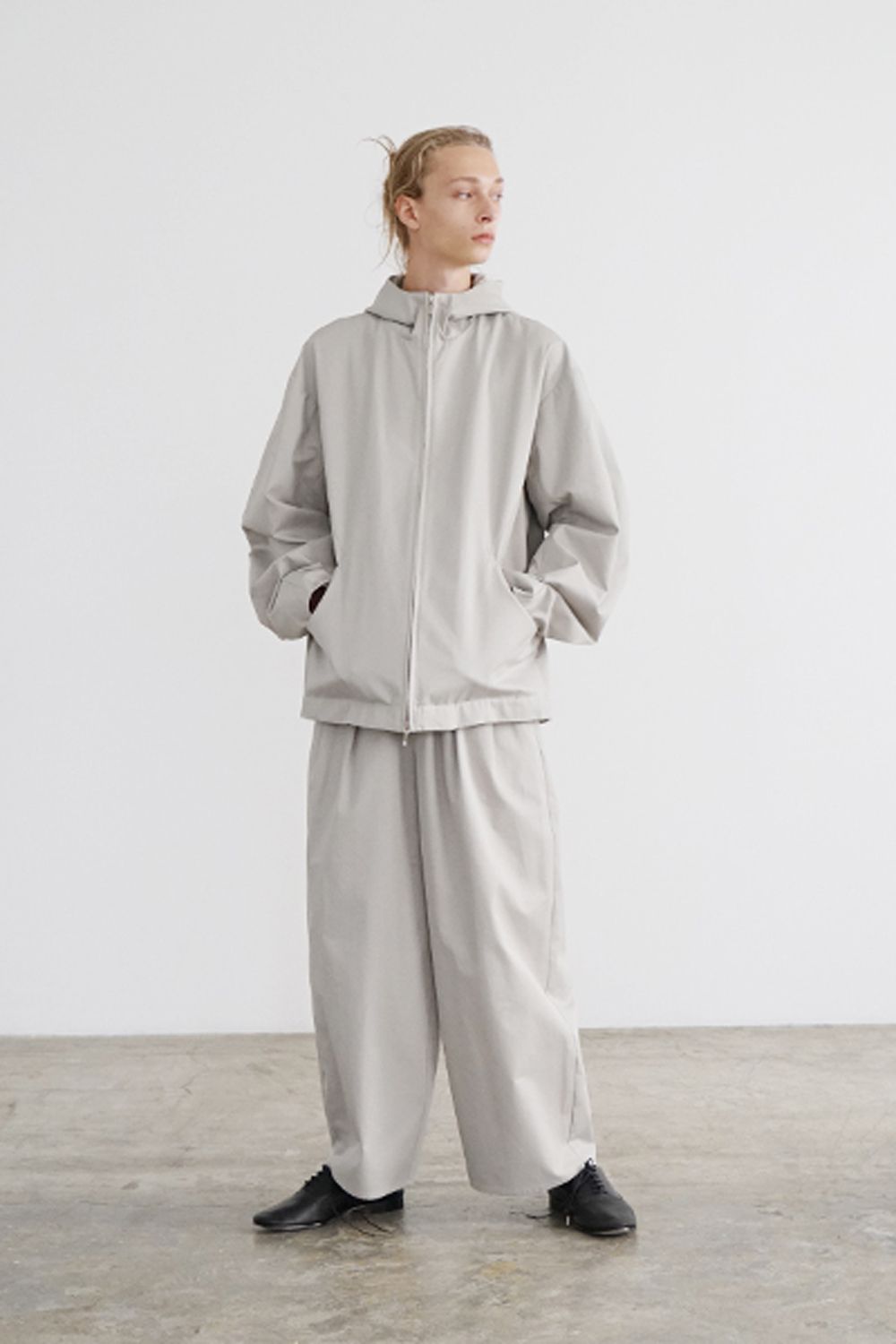 【24SS】hoodie blouson FINX COTTON [CHALK] - パーカーブルゾン [チョーク] / vu-s24-b02