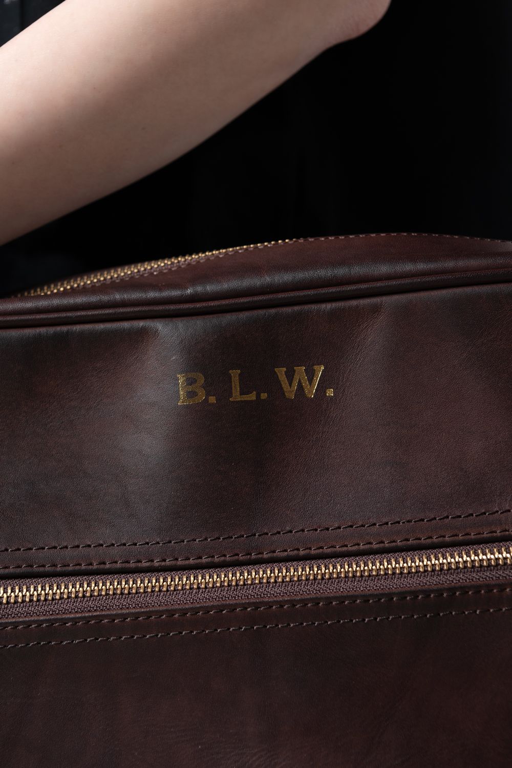 【ラスト1点 / 25SS】LEATHER  WANDER SHOULDER BAG [BROWN] / レザーワンダーショルダーバッグ [ブラウン]