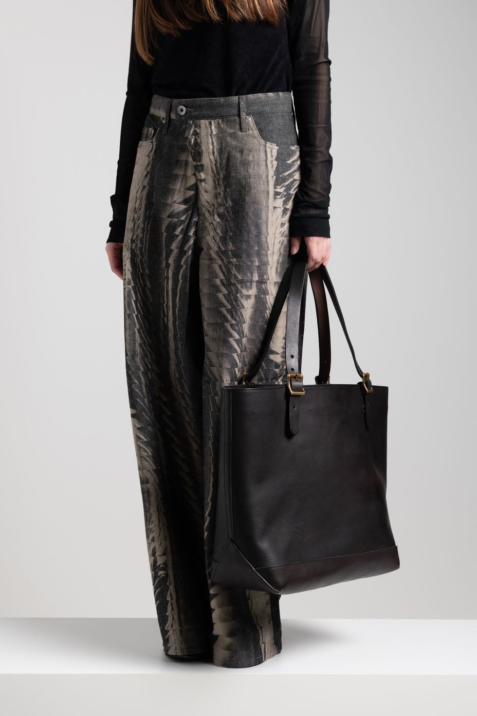 【ラスト1点 / 25SS】LEATHER TRAVEL TOTE BAG - LARGE [BLACK] | トラベル トートバッグ (ラージ) / ブラック