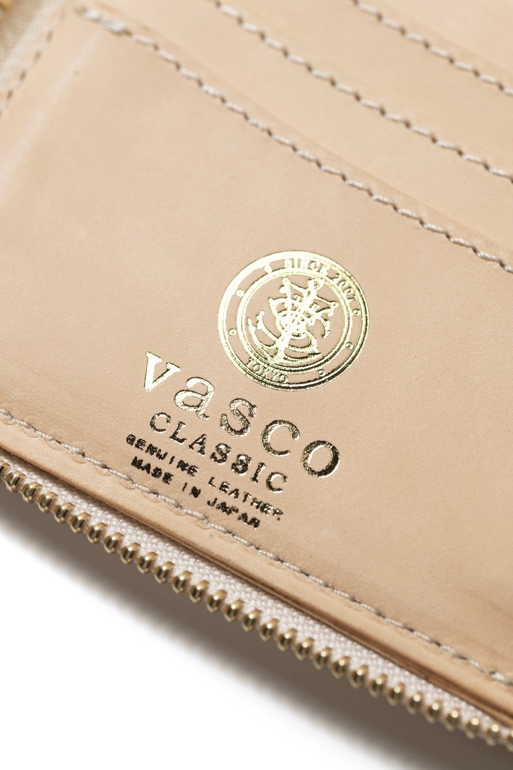 【25SS予約受付中｜12/17まで】レザーボヤージュラウンドジップショートウォレット [ベージュ] / LEATHER VOYAGE ROUND ZIP SHORT WALLET [SAND]