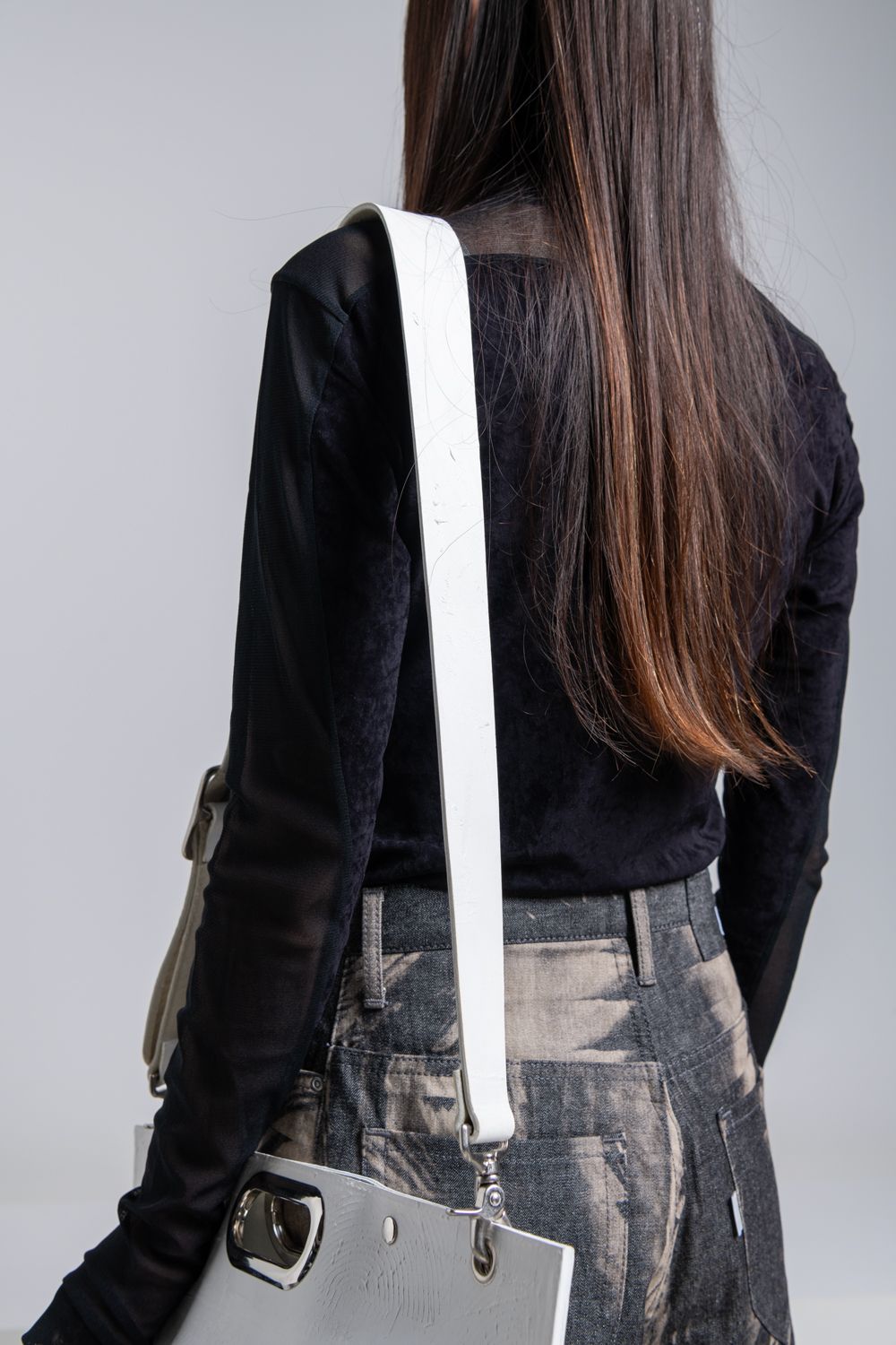 【お取り寄せ可能】レザーショルダーコード [ホワイト]