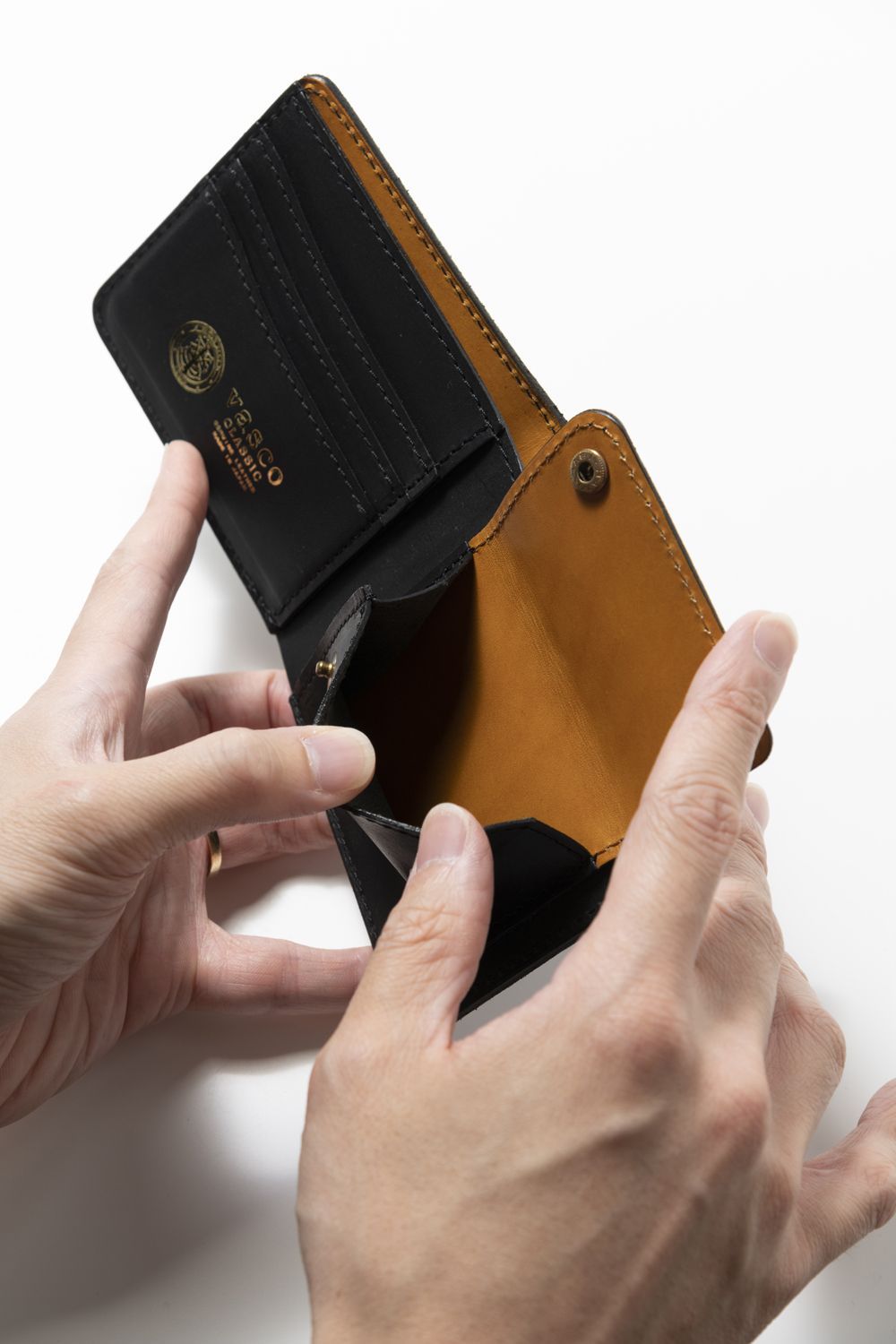 【25SS予約受付中｜12/17まで】レザーボヤージュショートウォレット [BLACK] / LEATHER VOYAGE SHORT WALLET [NERO]