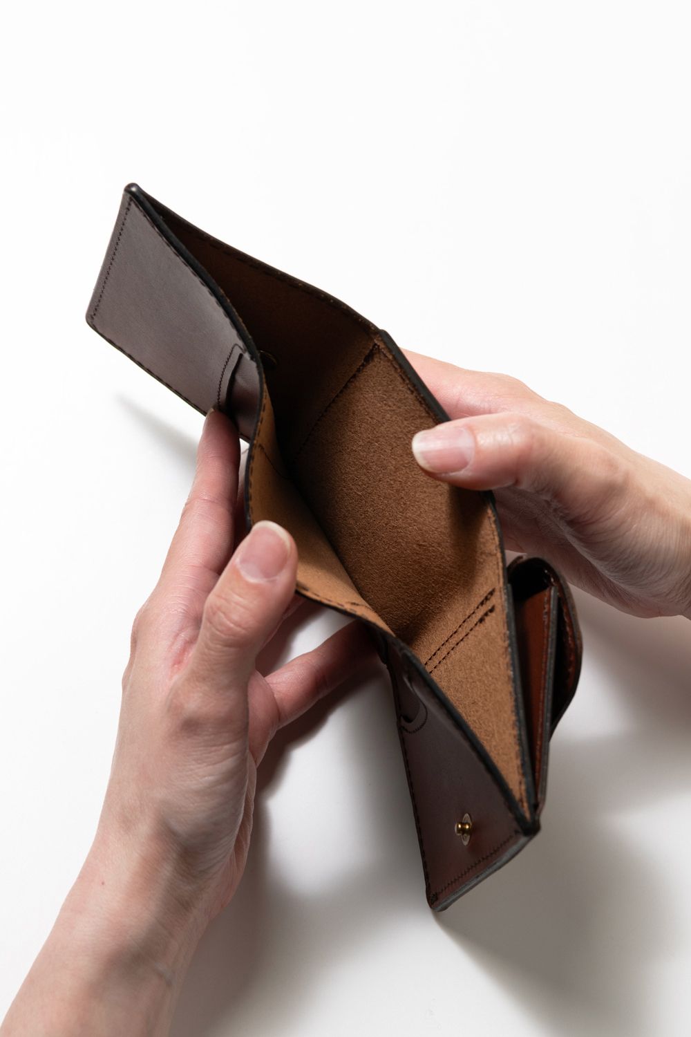 【ラスト1点 / 25SS】LEATHER VOYAGE POCKET WALLET [CORTESIA] | ポケットウォレット (三つ折り) / ブラウン