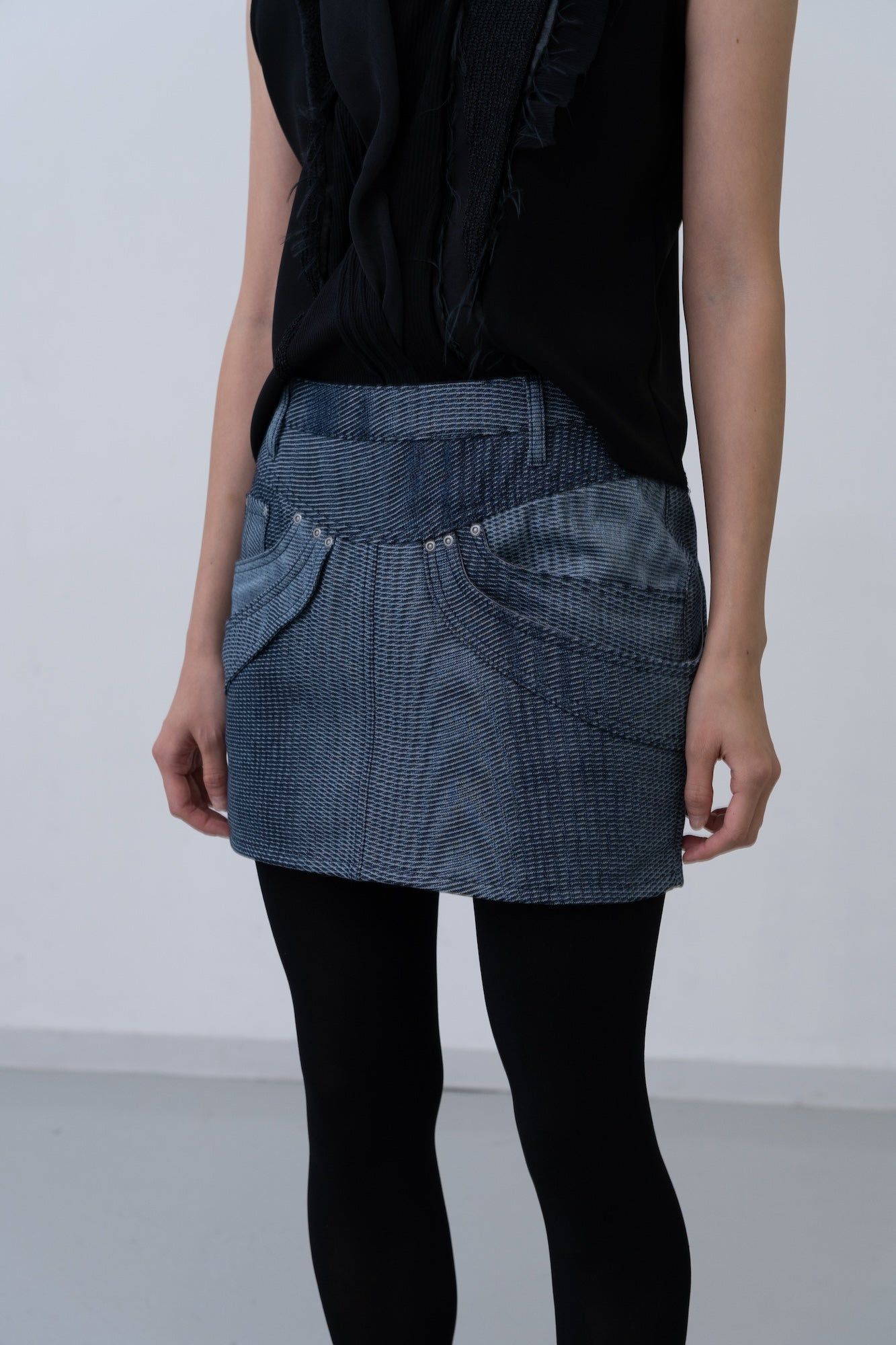 Mirage Bleach Mini Skirt [navy]