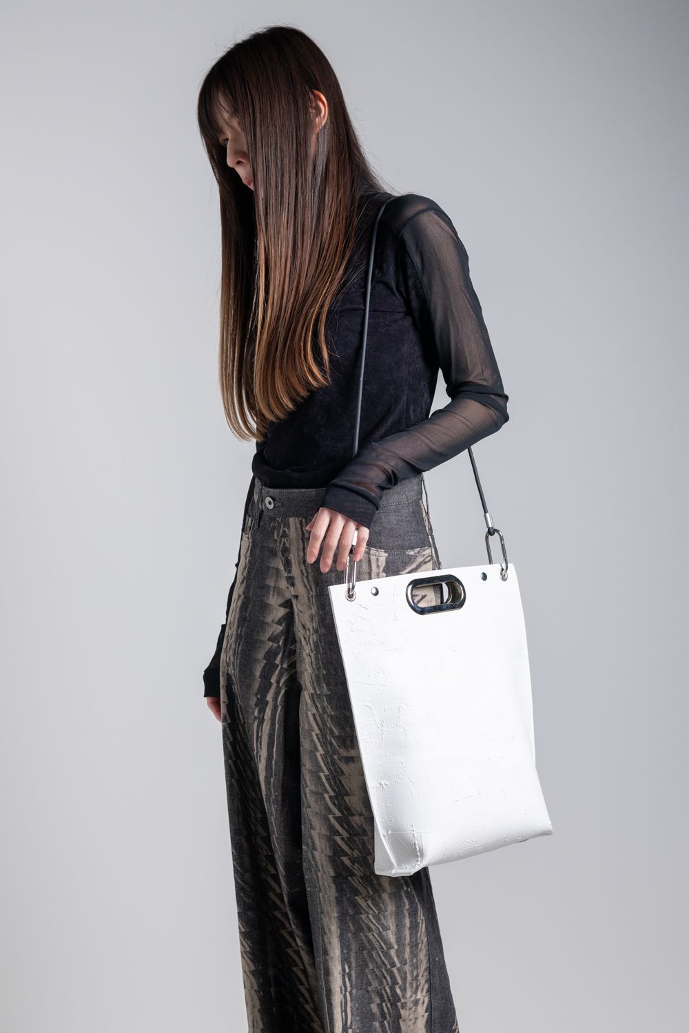 【お取り寄せ可能】壁クラッチ／ショルダー L・タテナガ [ホワイト] / w25-04-wh