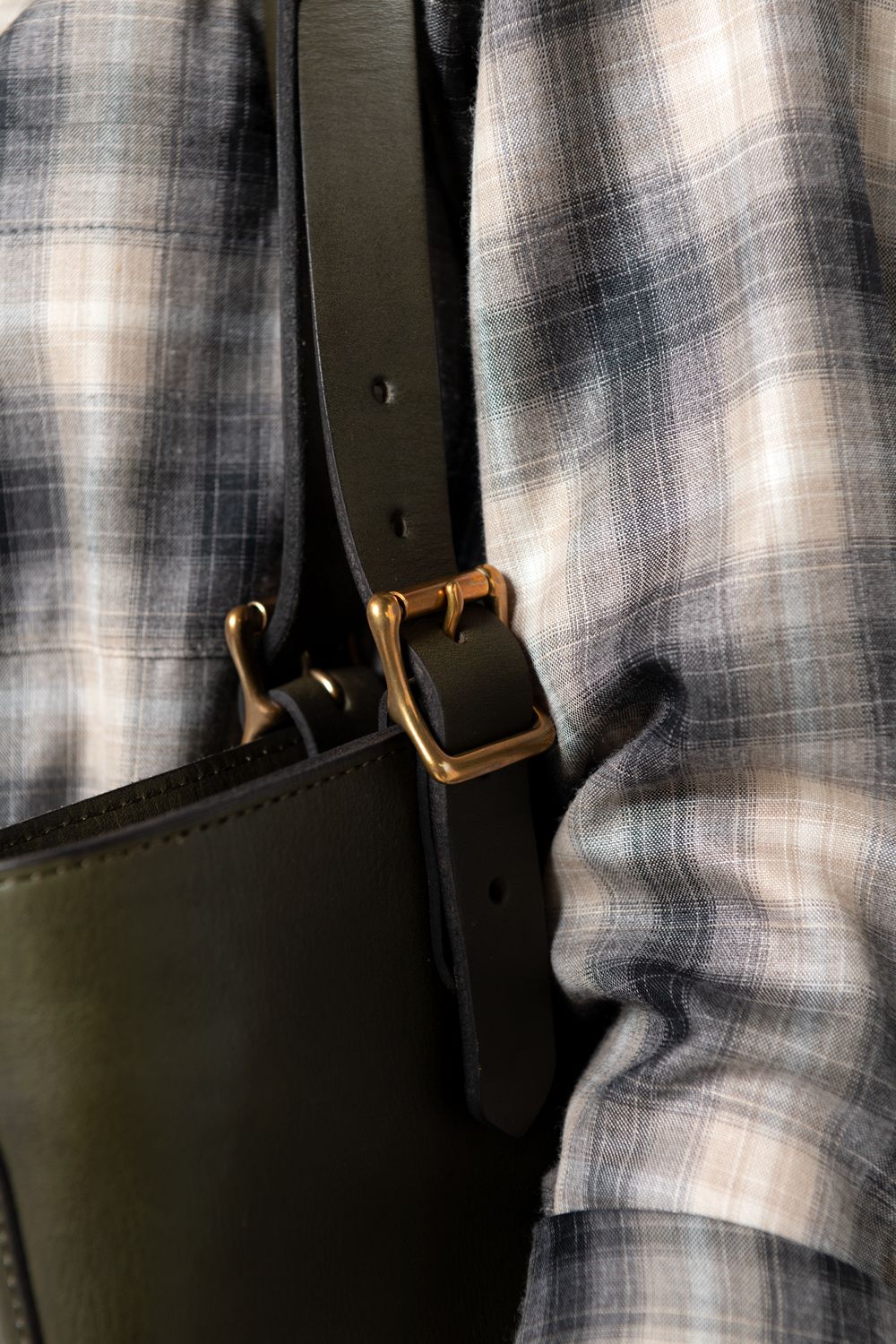 【25SS予約受付中｜12/17まで】レザートラベルトートバッグ - ミディアム [オリーブ] / LEATHER TRAVEL TOTE BAG - MEDIUM [OLIVE]