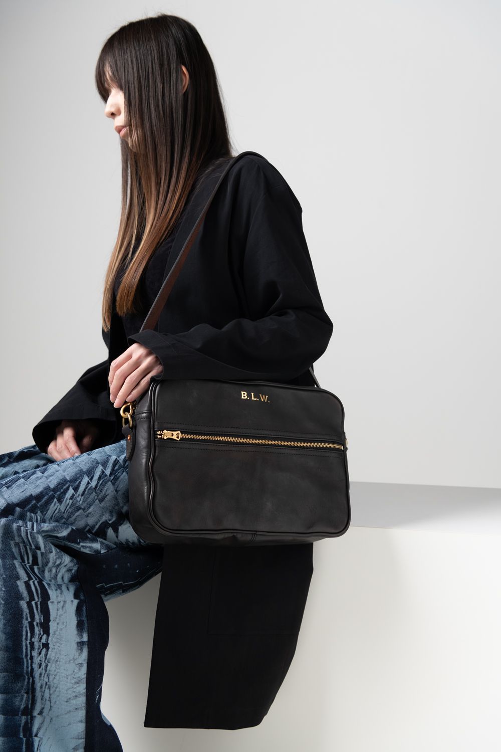 【ラスト1点 / 25SS】レザーワンダーショルダーバッグ [ブラック] / LEATHER  WANDER SHOULDER BAG [BLACK]