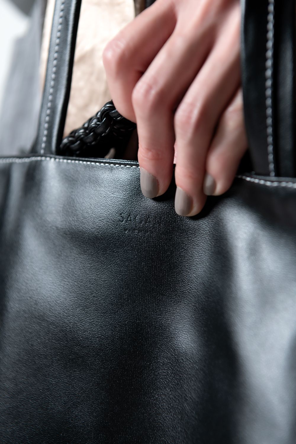 SAGAN VIENNA PAZAR TOTE BAG BOOK [Grape leathe ...