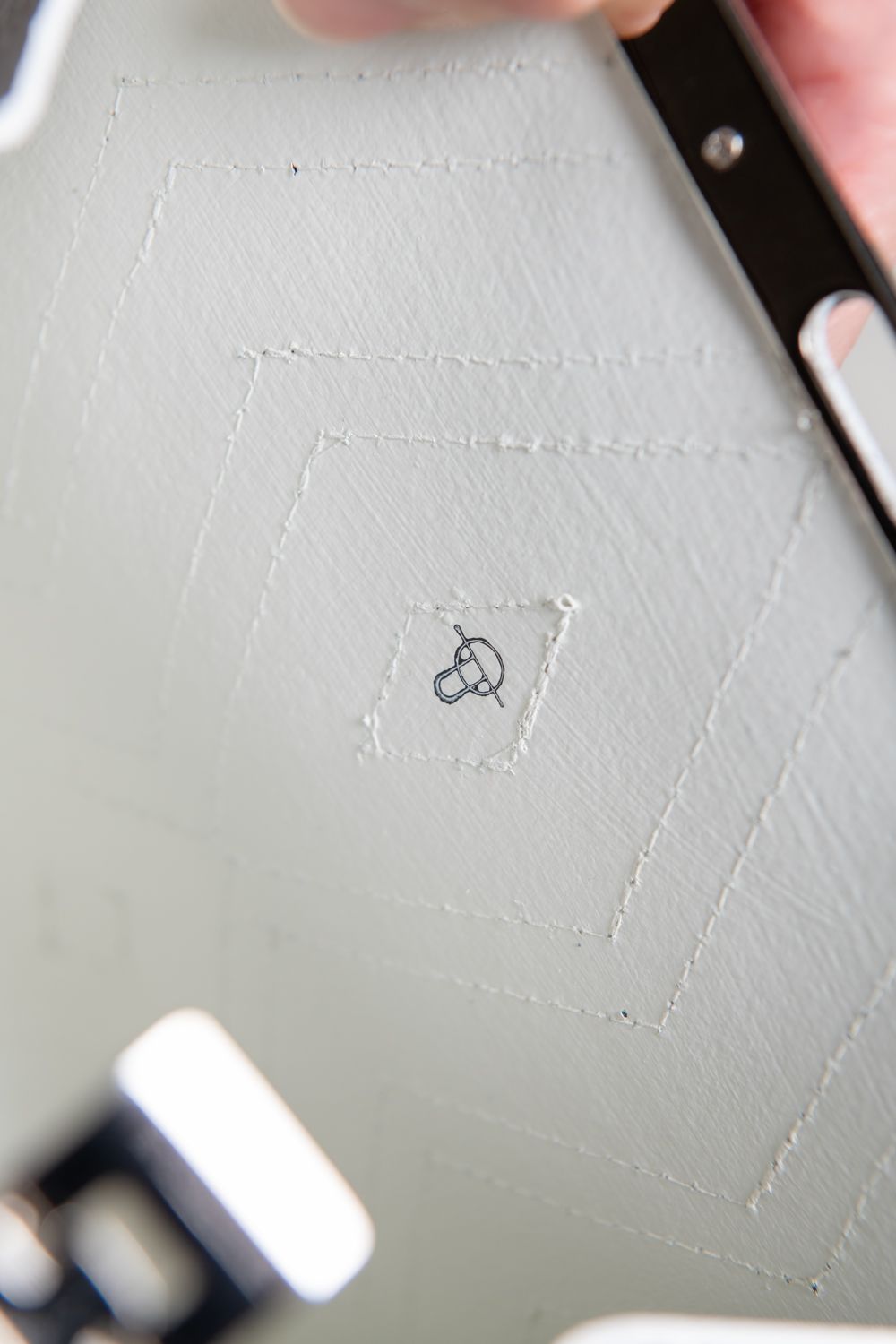 【お取り寄せ可能】ラッチショルダーバッグM [象嵌ホワイト] / w25-07-wh