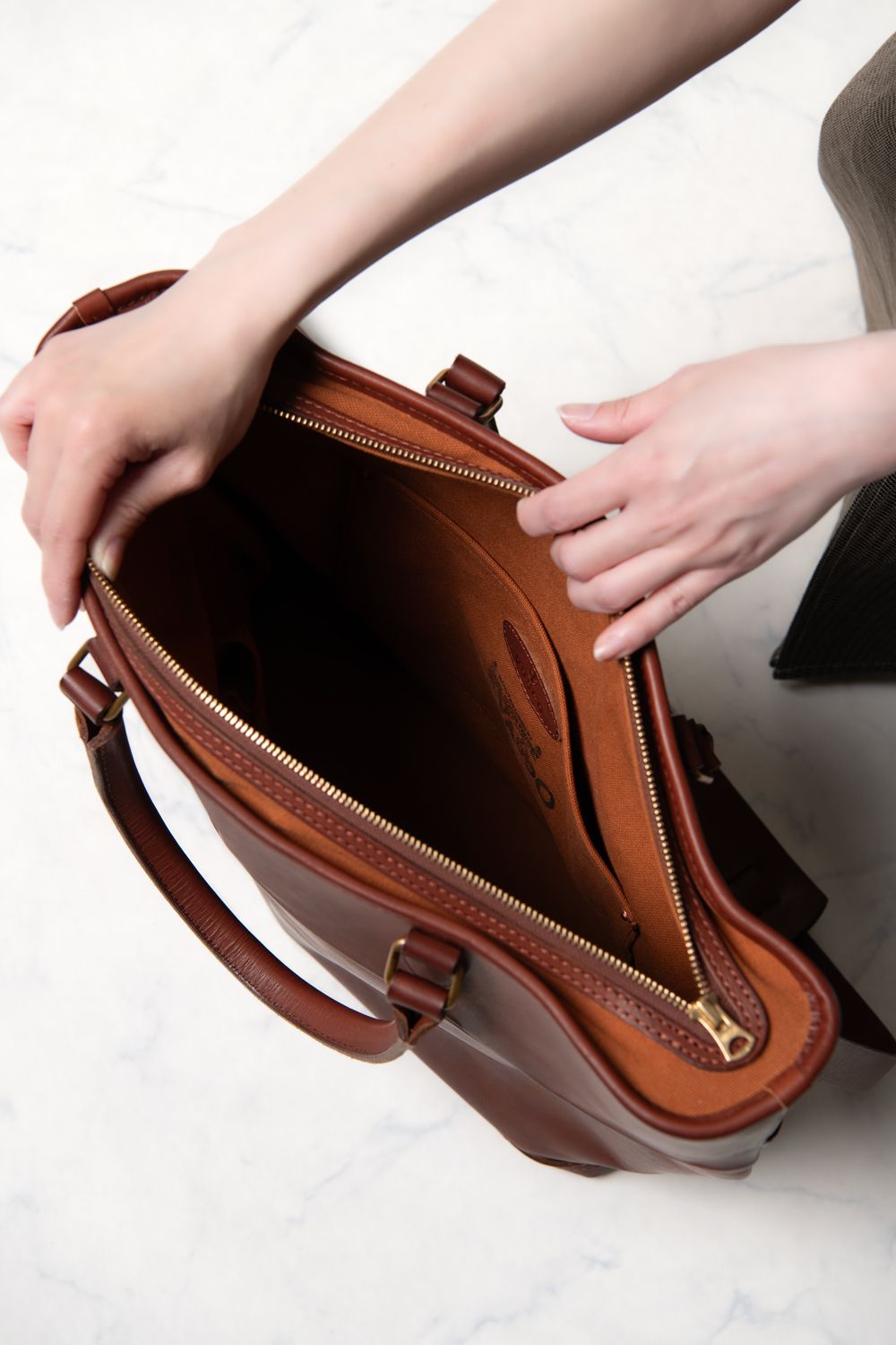 【ラスト1点 / 26SS】LEATHER NELSON 2WAY BAG [CAMEL] | ショルダーバッグ/ トートバッグ (2Way) [キャメル]