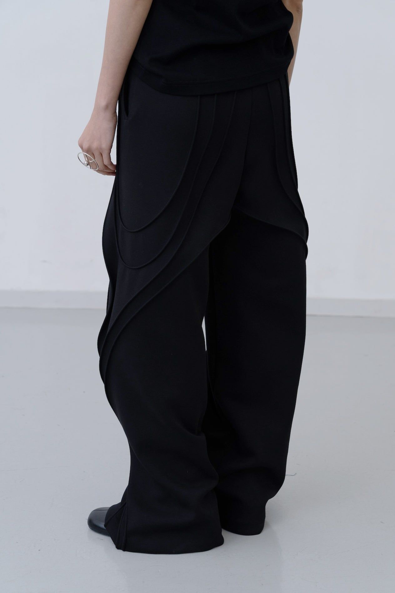 Moebius Trousers [black]