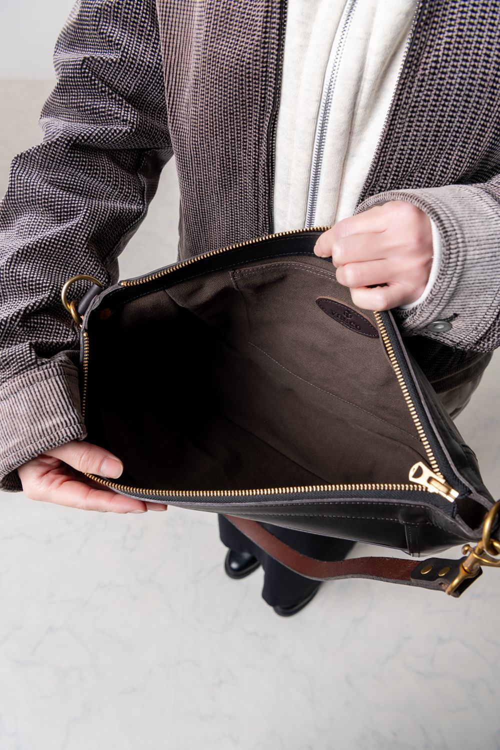 【ラスト1点 / 25SS】LEATHER TELEPHONE SHOULDER BAG [BLACK] | テレフォンショルダーバッグ / ブラック