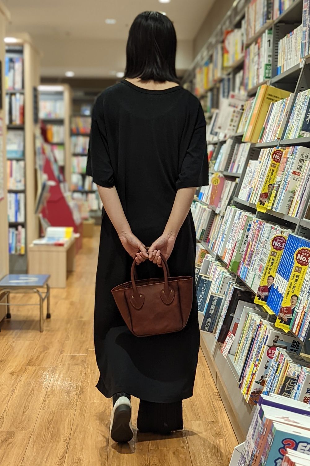【25SS予約受付中｜12/17まで】レザーオールドトートバッグ - スモール [キャメル] / LEATHER OLD TOTE BAG - SMALL [CAMEL]