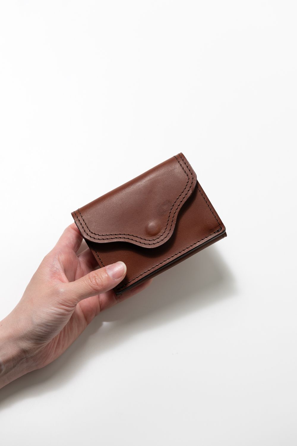 【ラスト1点 / 25SS】LEATHER VOYAGE POCKET WALLET [CORTESIA] | ポケットウォレット (三つ折り) / ブラウン