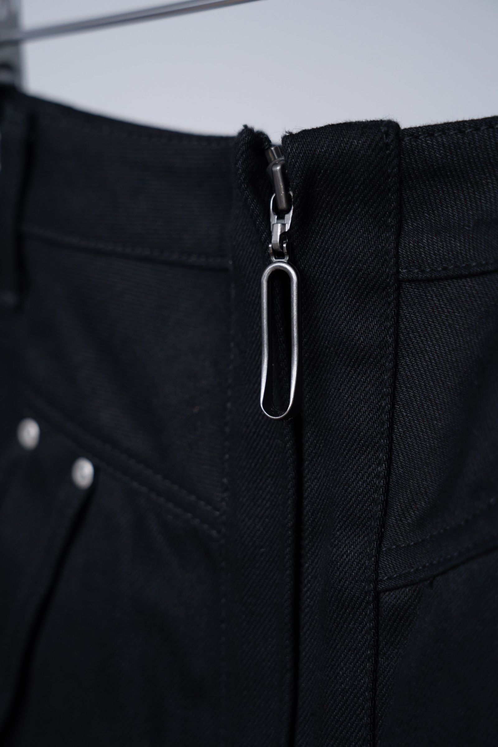 Refrain Denim Skirt [black]
