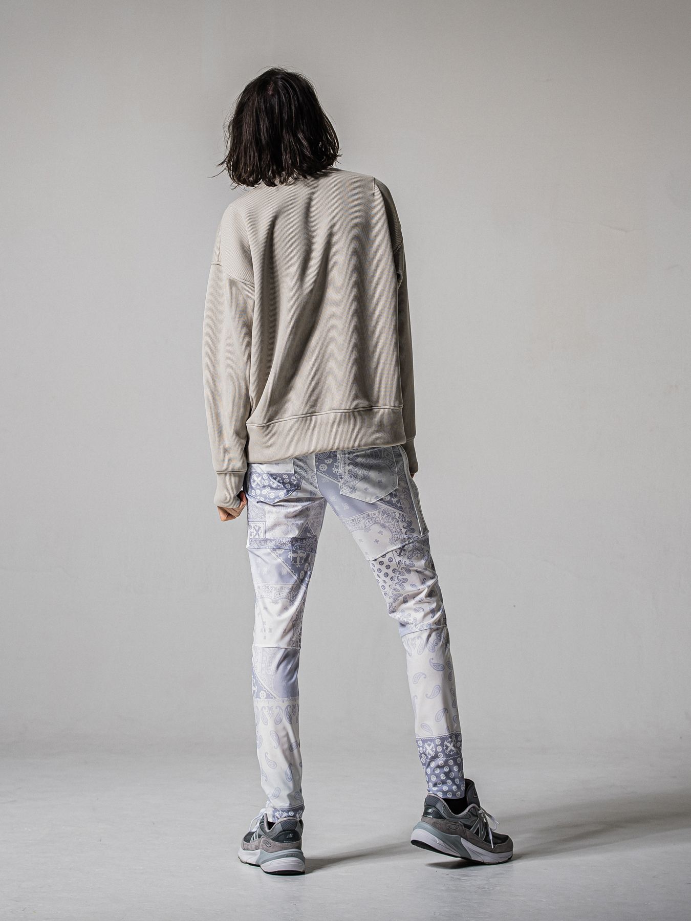 【予約品 11月16日(日) 締切】AZE MILITARY DROP TRAINER / 畔編みニット トレーナー / グレージュ