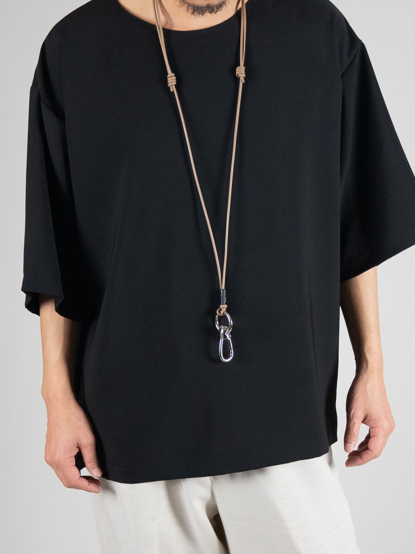 《予約品》 HOOK CARABINER LEATHER STRAP / フック式ネックストラップ / キャメル 【Iroquois.SENTI】
