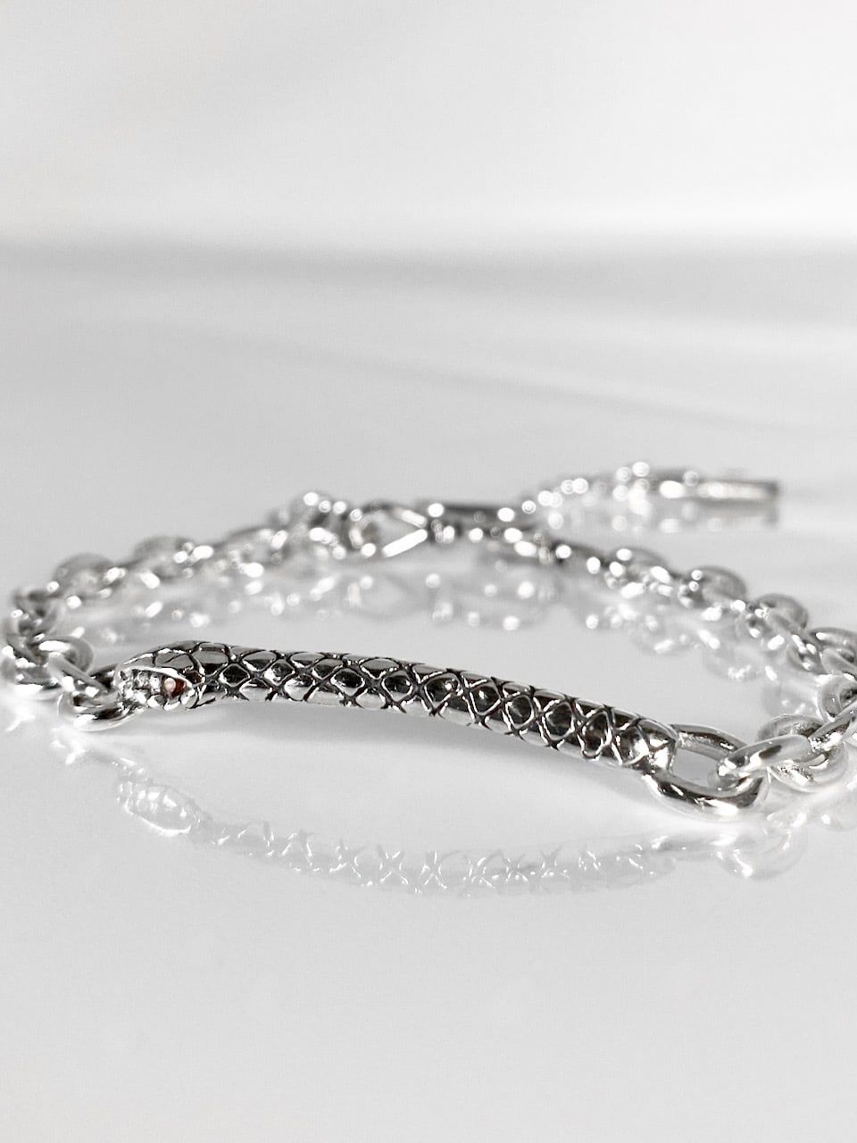 《受注生産》SNAKE CHAIN BRACELET w/ GARNET / スネークチェーンブレスレットガーネットアイズ / 注文から5～8週間後入荷予定