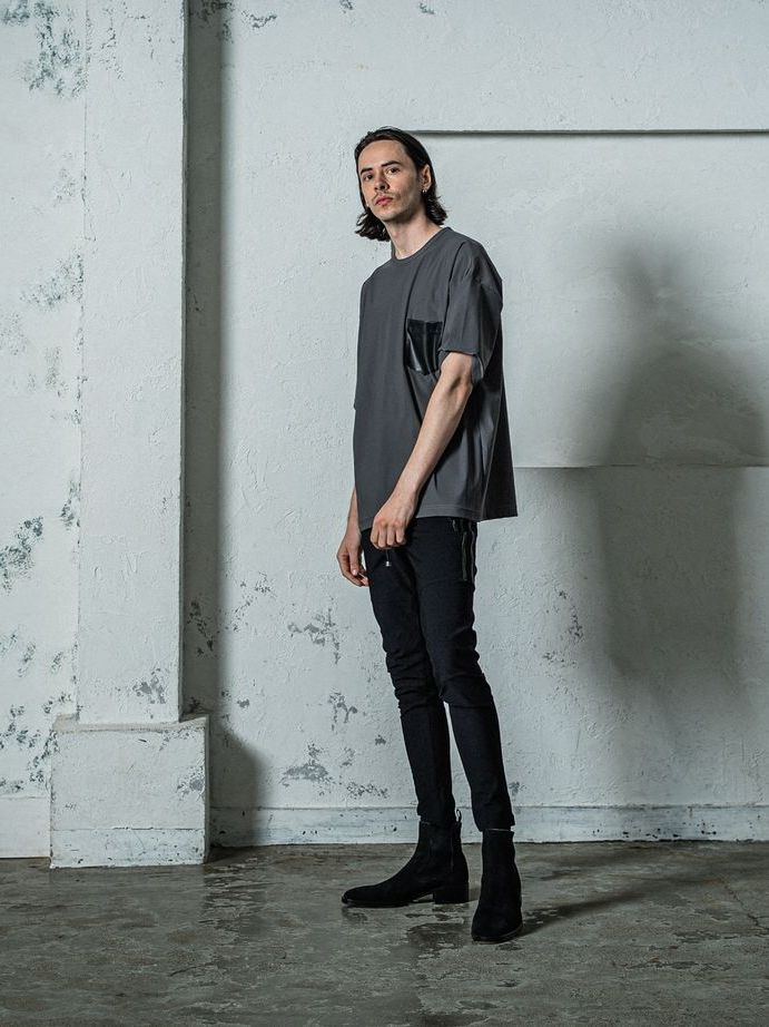 《予約11月17日19時締め》 leather pocket overnylon T / Tシャツ / グレー