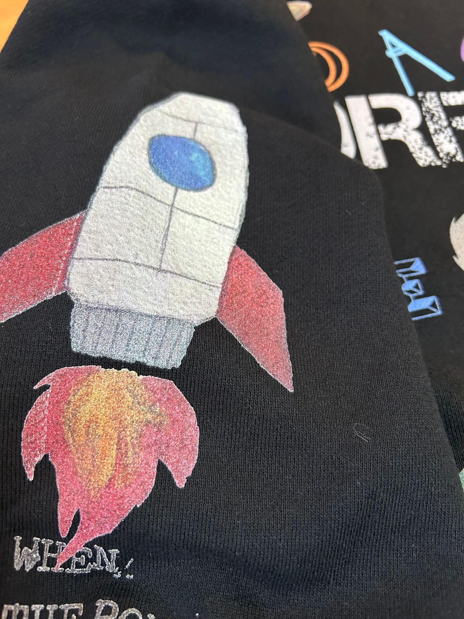 DINOSAUR CREWNECK  / スウェット / ブラック・カラフル  【roarguns 】