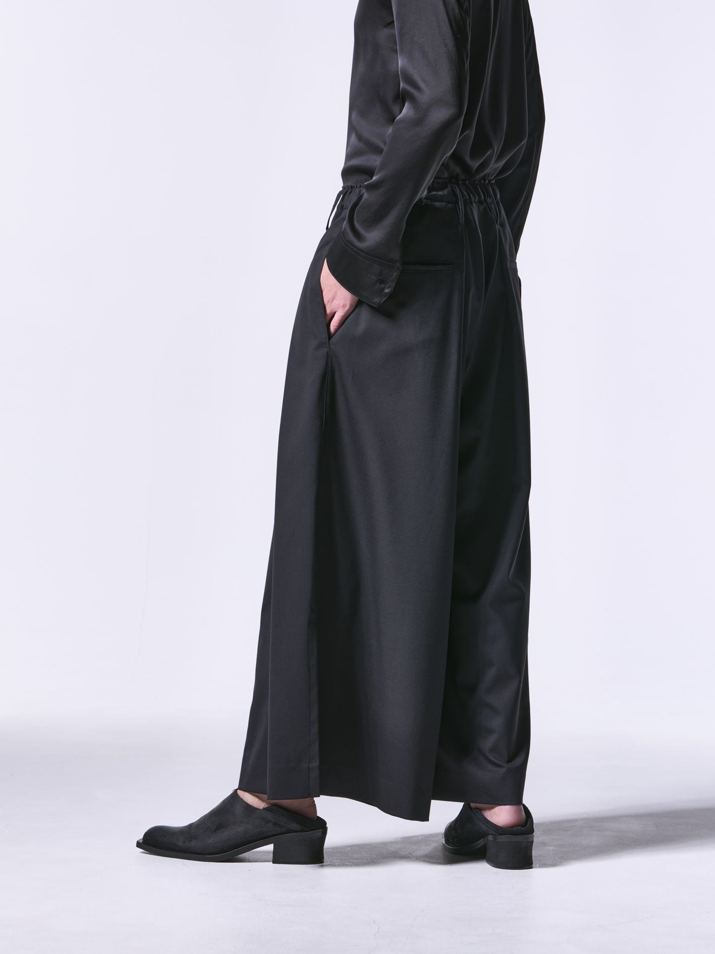SlitWideTuckSlacks / スリットワイドタックスラックス / ブラック