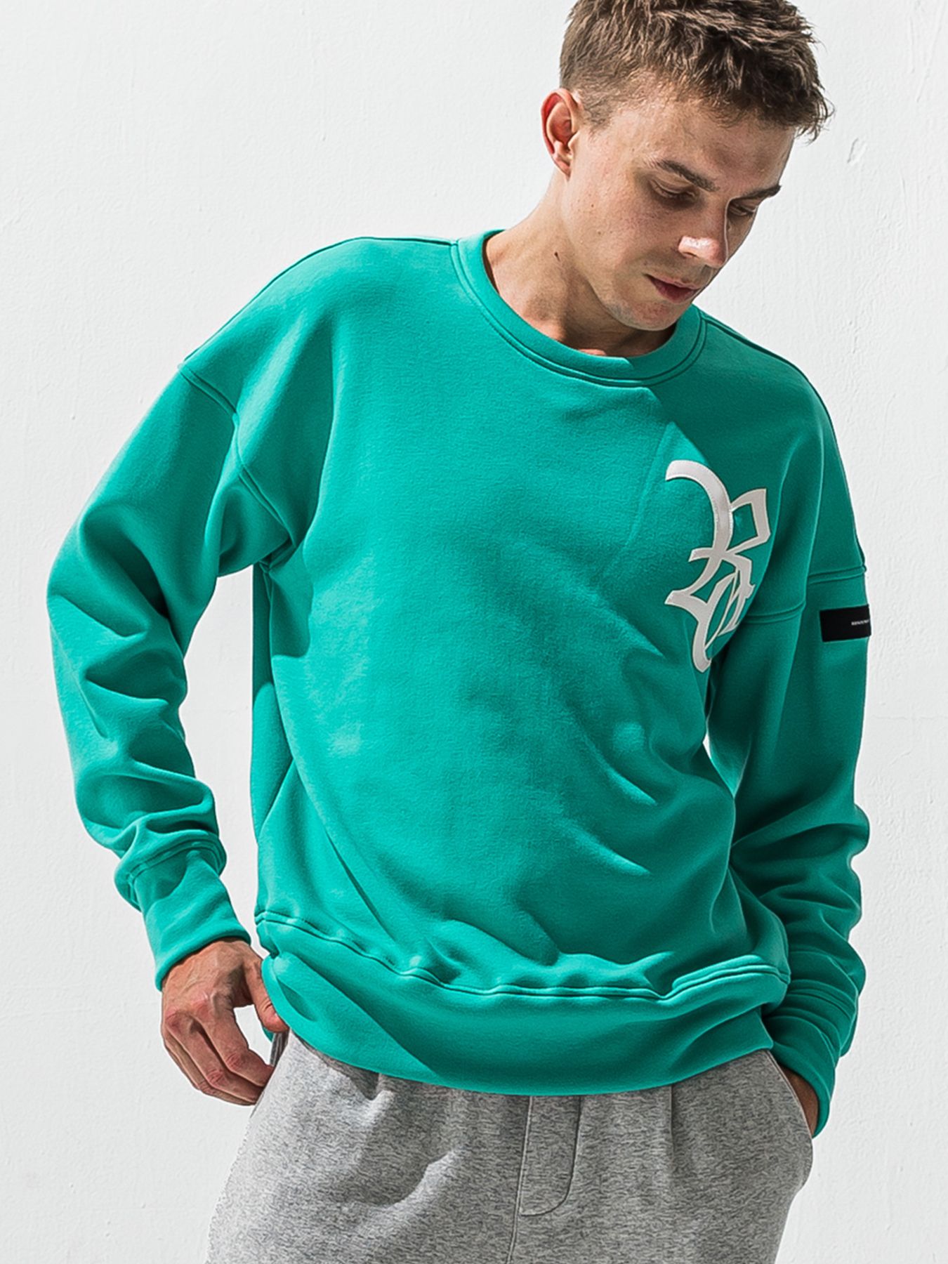 【予約品 9月6日(日) 締切】RC VELOURS FLEECE DROP TRAINER / RCレザーワッペン 裏起毛 ルーズトレーナー / ブルーグリーン