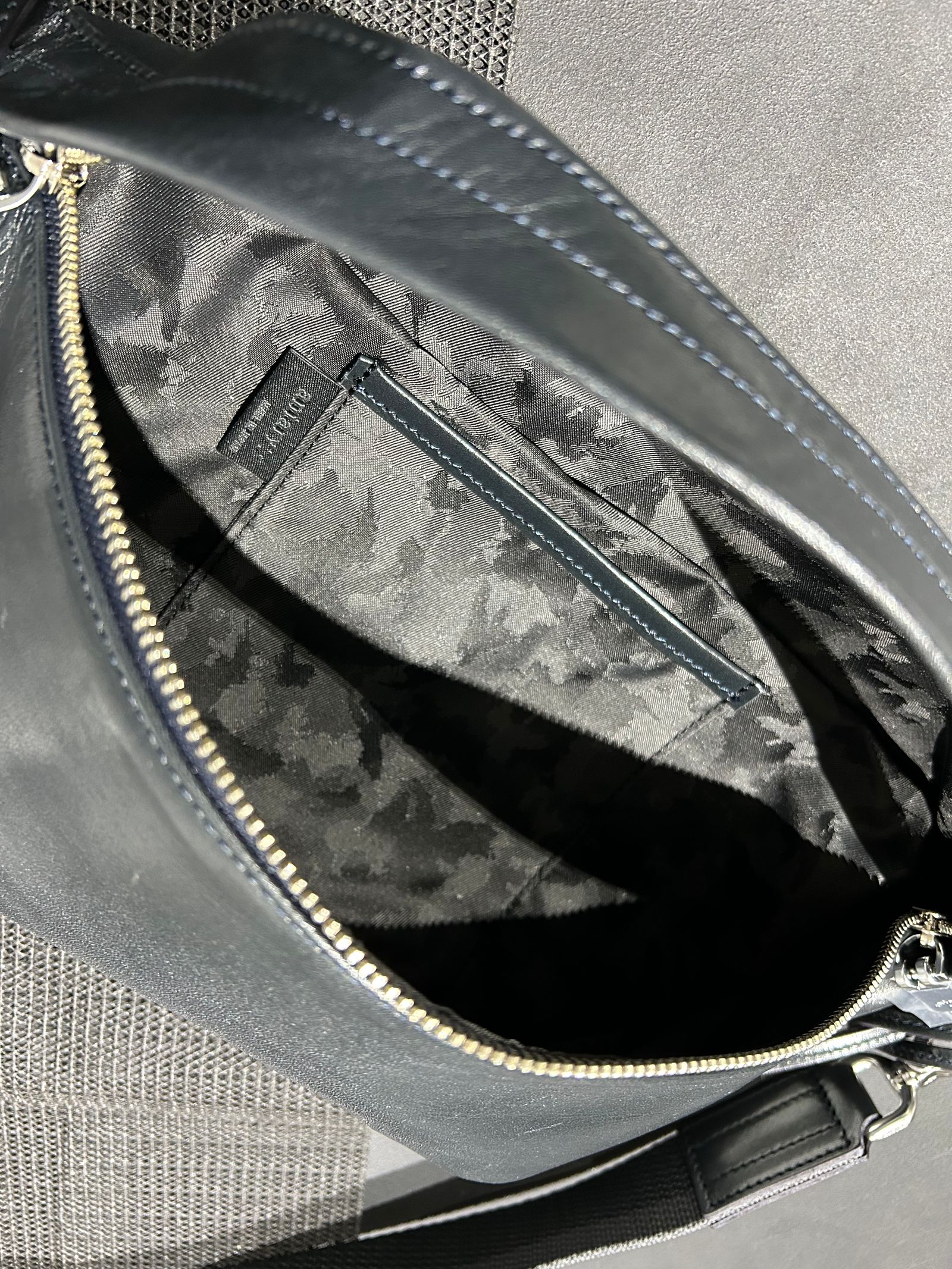 ボディバッグ Antique Leather / Dark Blue 【aniary】