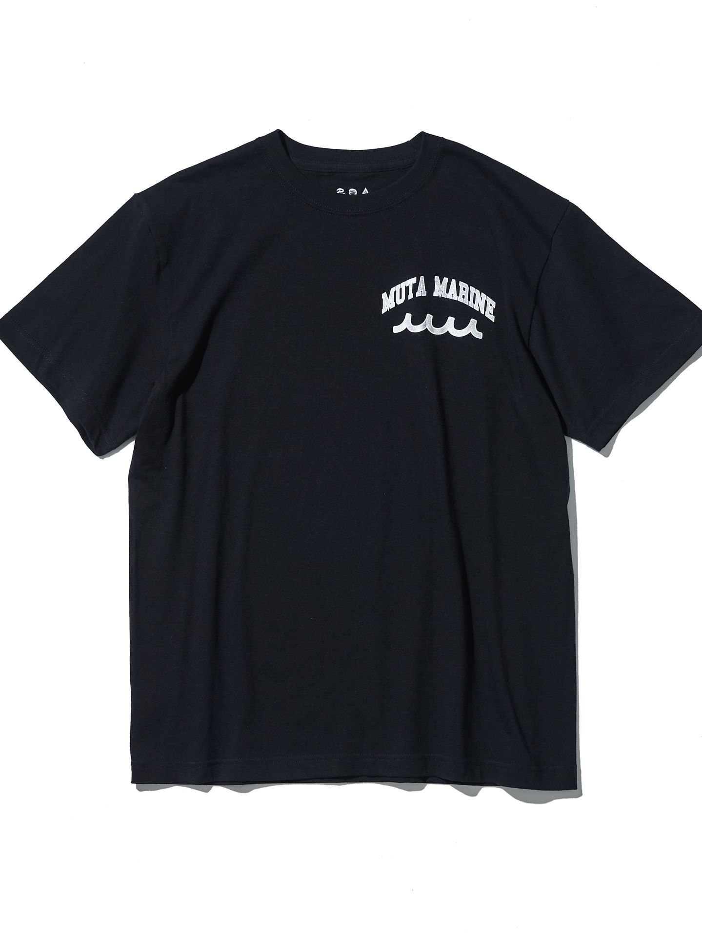 【予約】 muta College Logo Tee / Tシャツ / ブラック 【Acanthus×muta】