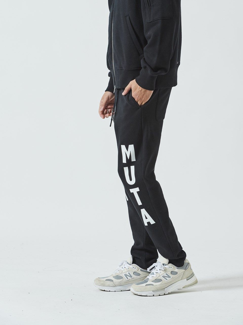 (予約品) muta Narrow Sweatpant / スウェットパンツ/ ブラック 【Acanthus×muta】 10月上旬頃入荷予定